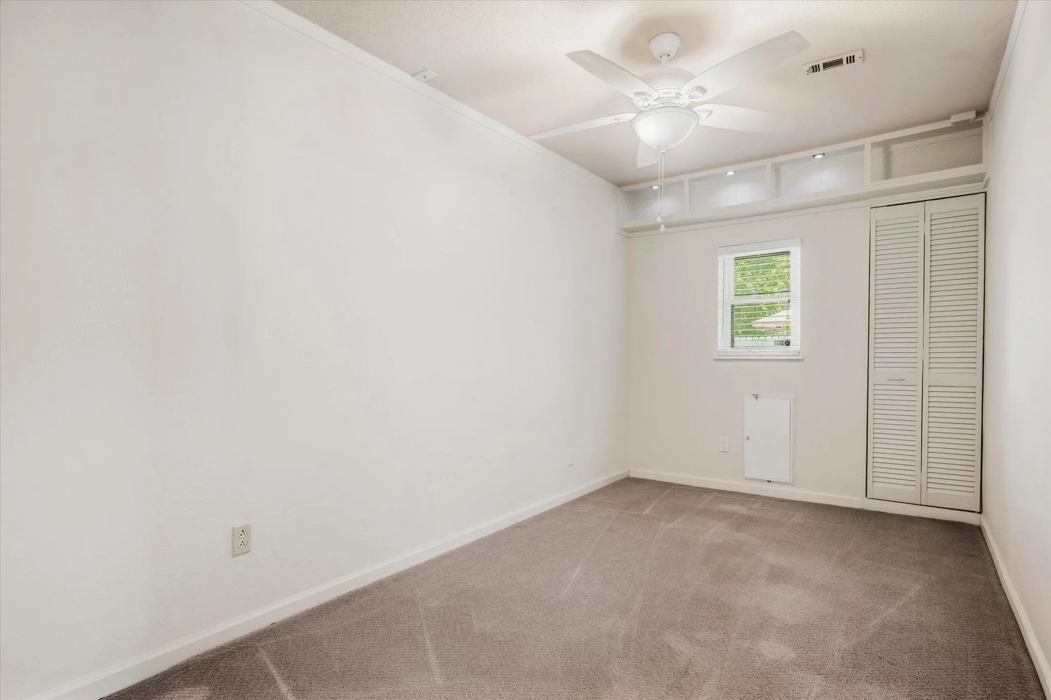Single Family Residence For Sale in Tarrant County , 4202 Windhurst Drive, Arlington, Texas 76015, 3 Bedroom, 2 Bathroom, 1 Garage spaces, 1,185 Sqft, built in 1983, mls#21406252, Real Estate Agent in Arlington, Homes For Sale in Tarrant county, Homes For Sale in Arlington, Realtor in Arlington Texas, Real Estate Brokerage Independent Realty Texas, Luminita Cordes Realtor