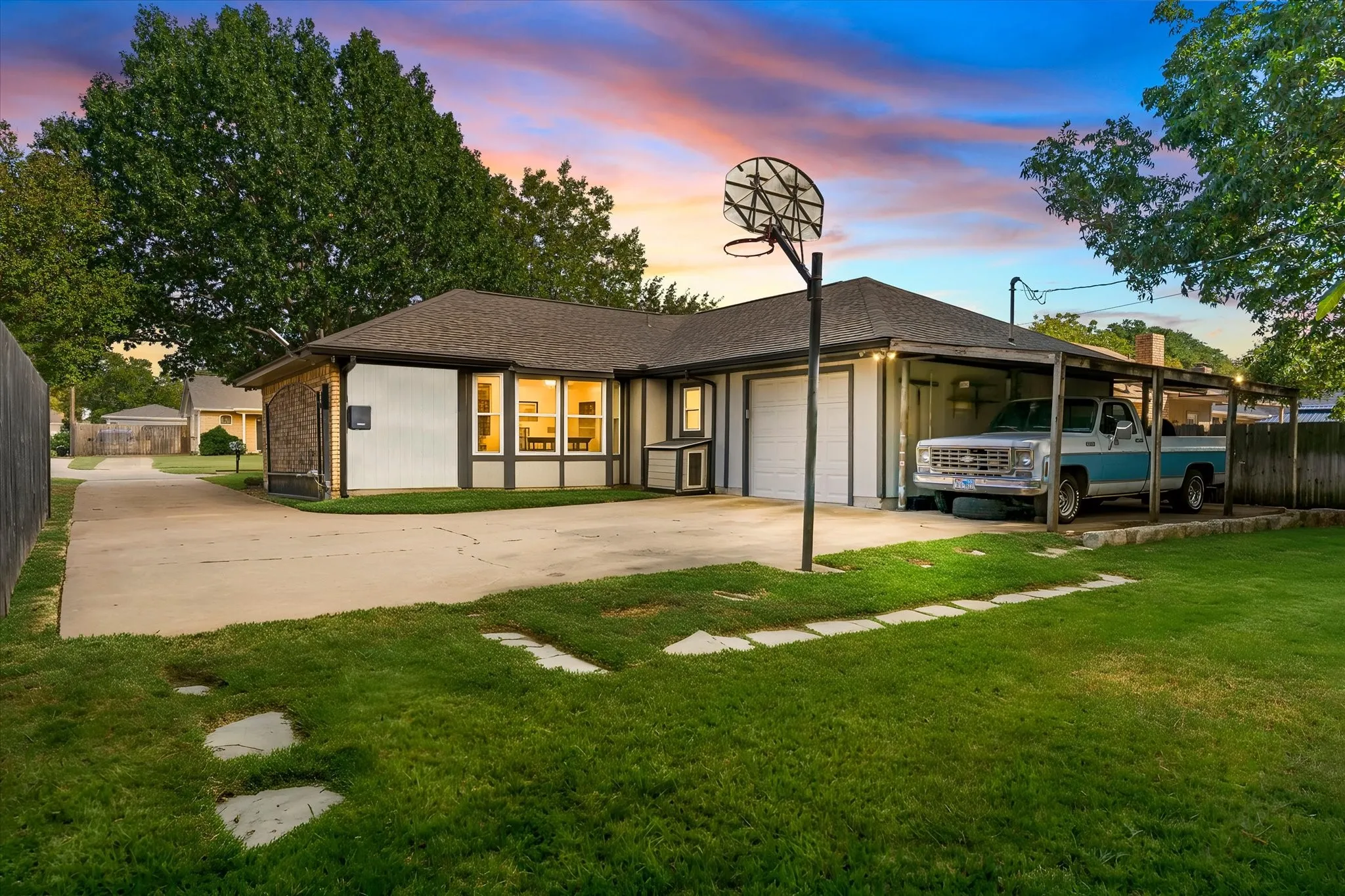 Single Family Residence For Sale in Tarrant County , 4202 Windhurst Drive, Arlington, Texas 76015, 3 Bedroom, 2 Bathroom, 1 Garage spaces, 1,185 Sqft, built in 1983, mls#21406252, Real Estate Agent in Arlington, Homes For Sale in Tarrant county, Homes For Sale in Arlington, Realtor in Arlington Texas, Real Estate Brokerage Independent Realty Texas, Luminita Cordes Realtor