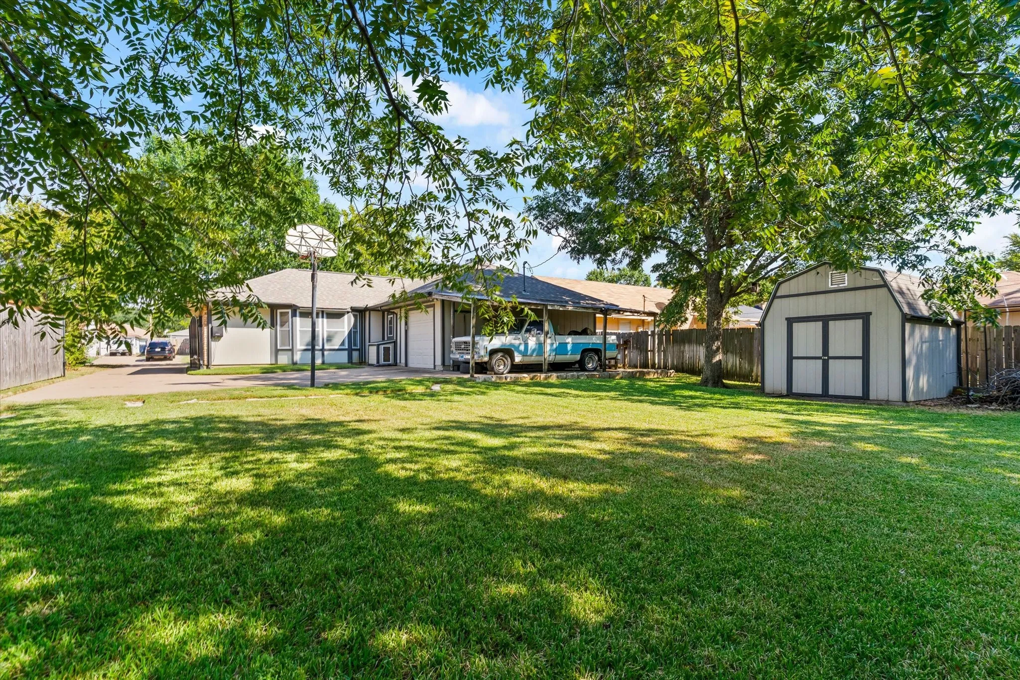 Single Family Residence For Sale in Tarrant County , 4202 Windhurst Drive, Arlington, Texas 76015, 3 Bedroom, 2 Bathroom, 1 Garage spaces, 1,185 Sqft, built in 1983, mls#21406252, Real Estate Agent in Arlington, Homes For Sale in Tarrant county, Homes For Sale in Arlington, Realtor in Arlington Texas, Real Estate Brokerage Independent Realty Texas, Luminita Cordes Realtor