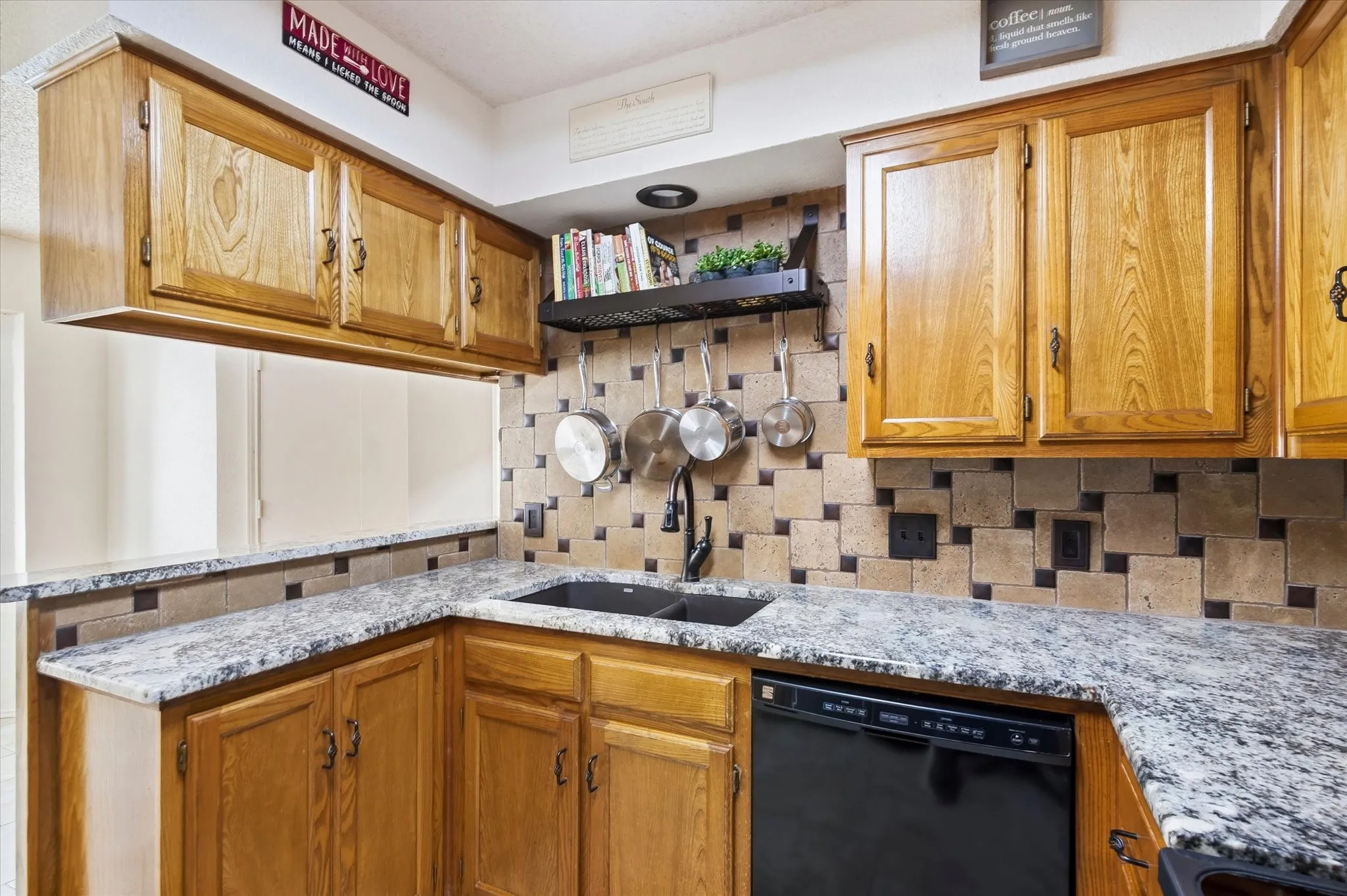 Single Family Residence For Sale in Tarrant County , 4202 Windhurst Drive, Arlington, Texas 76015, 3 Bedroom, 2 Bathroom, 1 Garage spaces, 1,185 Sqft, built in 1983, mls#21406252, Real Estate Agent in Arlington, Homes For Sale in Tarrant county, Homes For Sale in Arlington, Realtor in Arlington Texas, Real Estate Brokerage Independent Realty Texas, Luminita Cordes Realtor