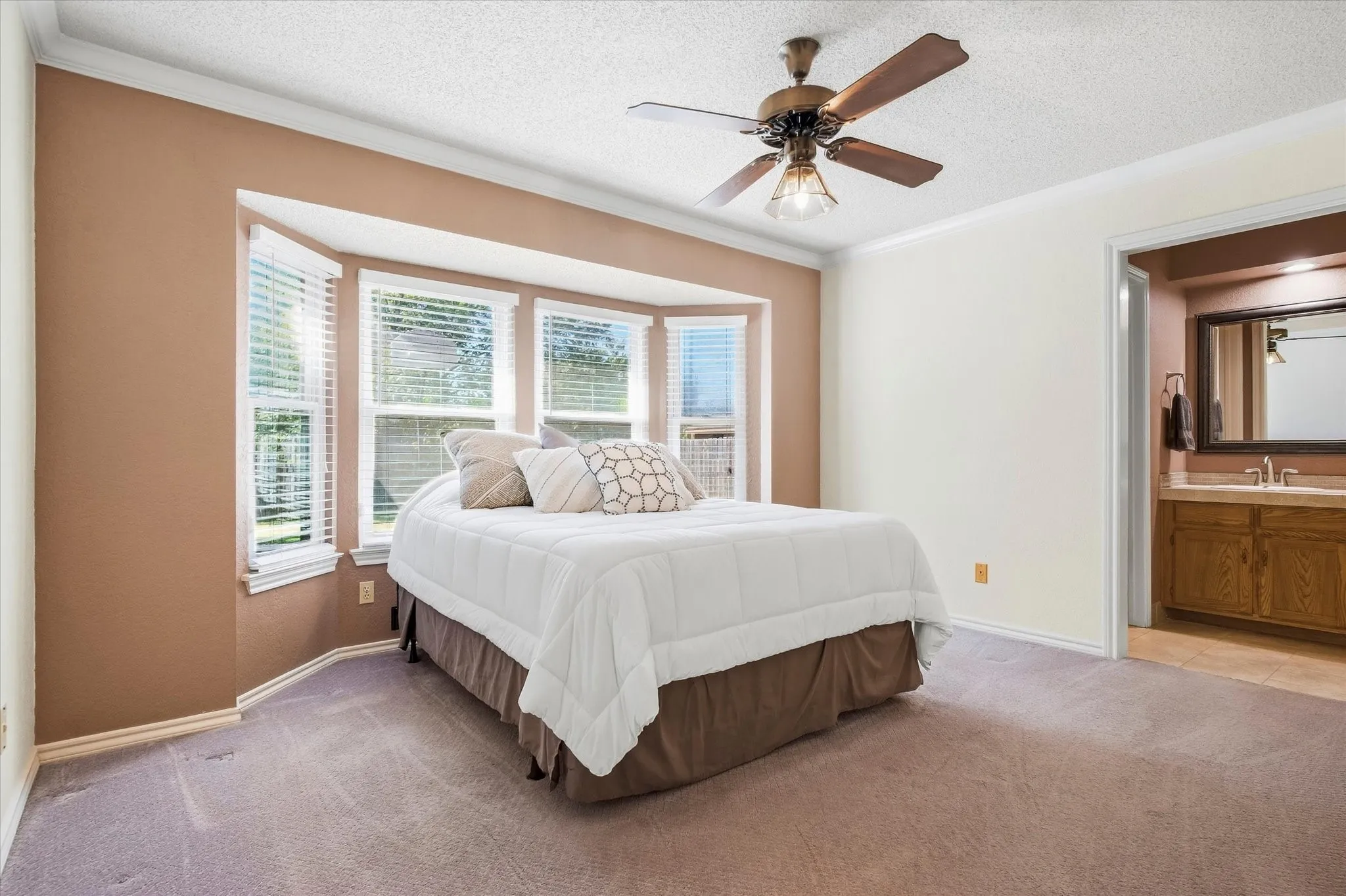 Single Family Residence For Sale in Tarrant County , 4202 Windhurst Drive, Arlington, Texas 76015, 3 Bedroom, 2 Bathroom, 1 Garage spaces, 1,185 Sqft, built in 1983, mls#21406252, Real Estate Agent in Arlington, Homes For Sale in Tarrant county, Homes For Sale in Arlington, Realtor in Arlington Texas, Real Estate Brokerage Independent Realty Texas, Luminita Cordes Realtor