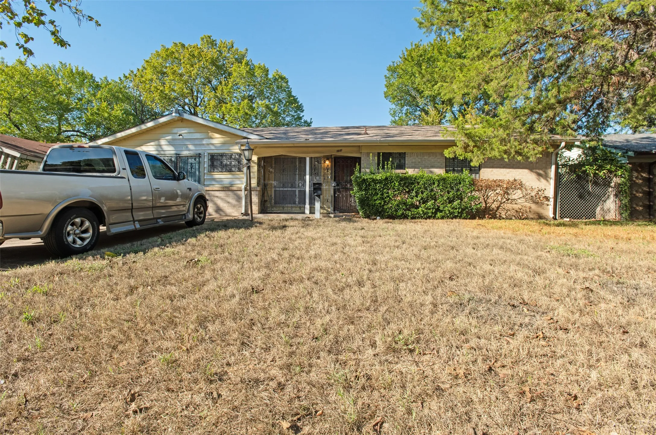 Single Family Residence For Sale in Dallas County , 1441 Wagon Wheels Trail, Dallas, Texas 75241, 3 Bedroom, 2 Bathroom, Garage spaces, 1,744 Sqft, built in 1961, mls#21406350, Real Estate Agent in Dallas, Homes For Sale in Dallas county, Homes For Sale in Dallas, Realtor in Dallas Texas, Real Estate Brokerage Independent Realty Texas, Luminita Cordes Realtor