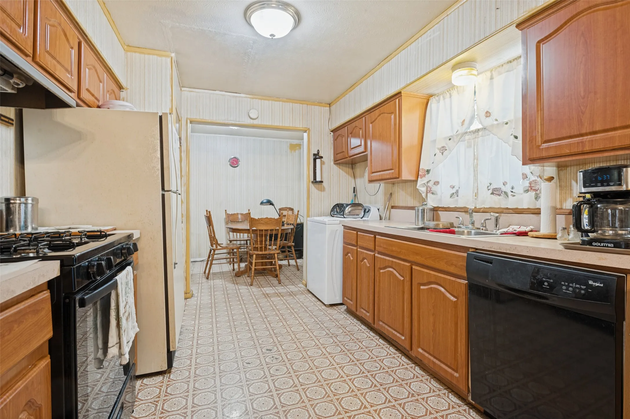 Single Family Residence For Sale in Dallas County , 1441 Wagon Wheels Trail, Dallas, Texas 75241, 3 Bedroom, 2 Bathroom, Garage spaces, 1,744 Sqft, built in 1961, mls#21406350, Real Estate Agent in Dallas, Homes For Sale in Dallas county, Homes For Sale in Dallas, Realtor in Dallas Texas, Real Estate Brokerage Independent Realty Texas, Luminita Cordes Realtor