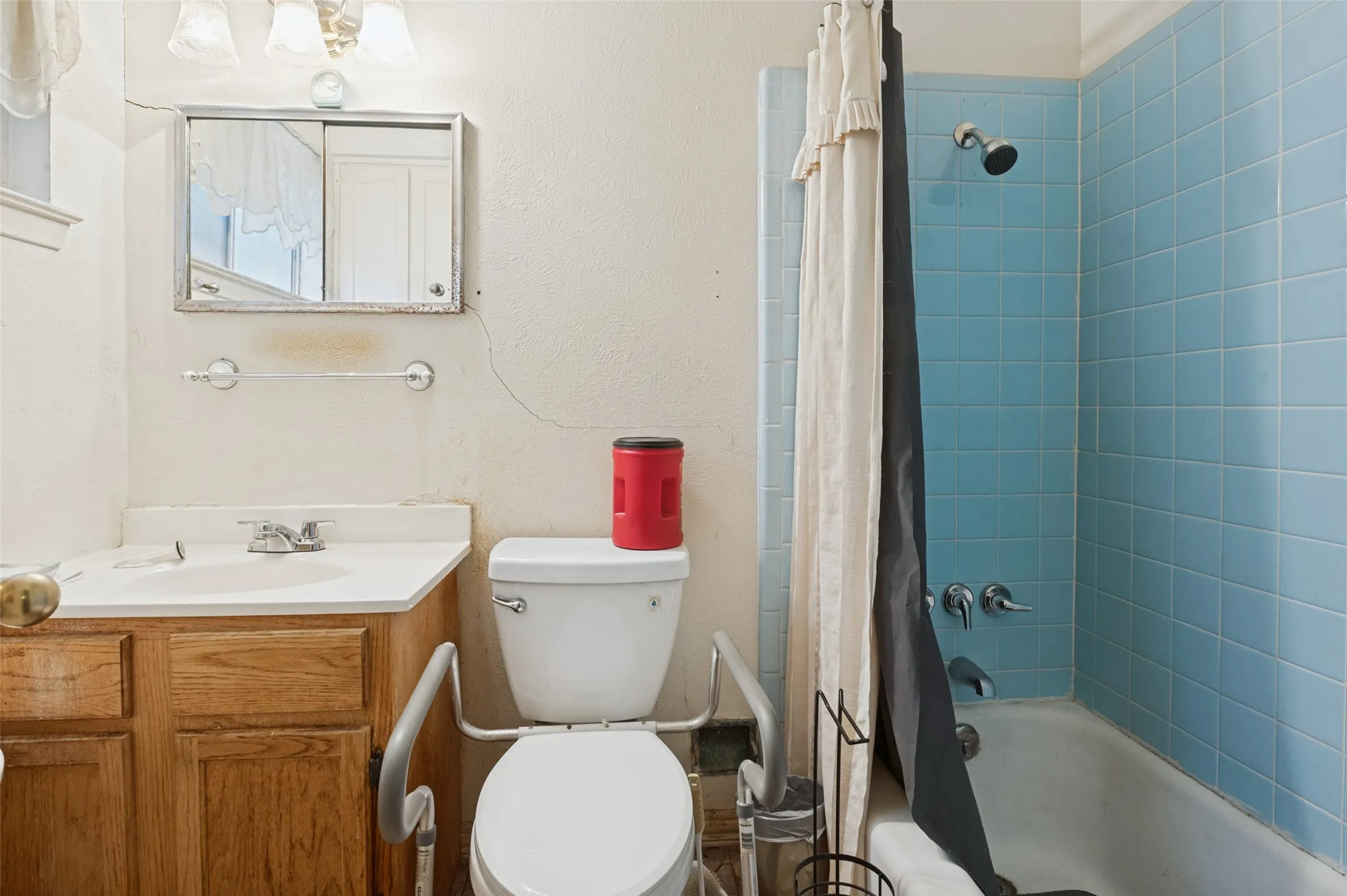 Single Family Residence For Sale in Dallas County , 1441 Wagon Wheels Trail, Dallas, Texas 75241, 3 Bedroom, 2 Bathroom, Garage spaces, 1,744 Sqft, built in 1961, mls#21406350, Real Estate Agent in Dallas, Homes For Sale in Dallas county, Homes For Sale in Dallas, Realtor in Dallas Texas, Real Estate Brokerage Independent Realty Texas, Luminita Cordes Realtor