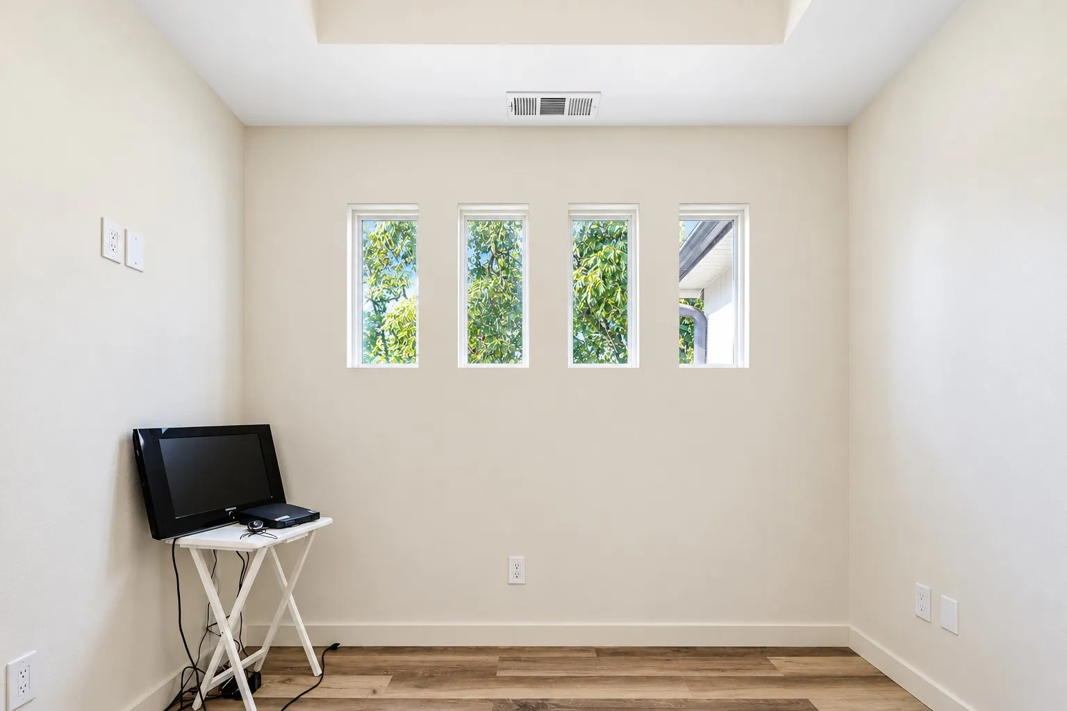 Single Family Residence For Rent in Henderson County , 521 York Street, Athens, Texas 75751, 4 Bedroom, 3 Bathroom, Garage spaces, 1,783 Sqft, built in 2022, mls#21406328, Real Estate Agent in Athens, Homes For Rent in Henderson county, Homes For Rent in Athens, Realtor in Athens Texas, Real Estate Brokerage Independent Realty Texas, Luminita Cordes Realtor
