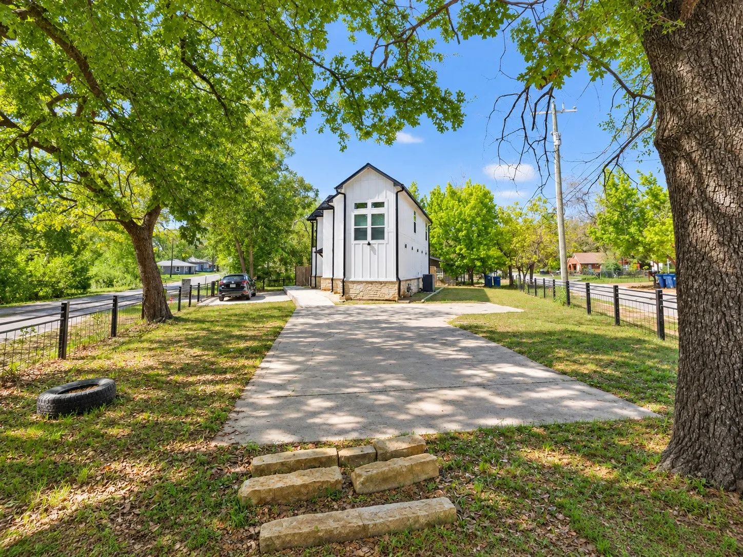 Single Family Residence For Rent in Henderson County , 521 York Street, Athens, Texas 75751, 4 Bedroom, 3 Bathroom, Garage spaces, 1,783 Sqft, built in 2022, mls#21406328, Real Estate Agent in Athens, Homes For Rent in Henderson county, Homes For Rent in Athens, Realtor in Athens Texas, Real Estate Brokerage Independent Realty Texas, Luminita Cordes Realtor