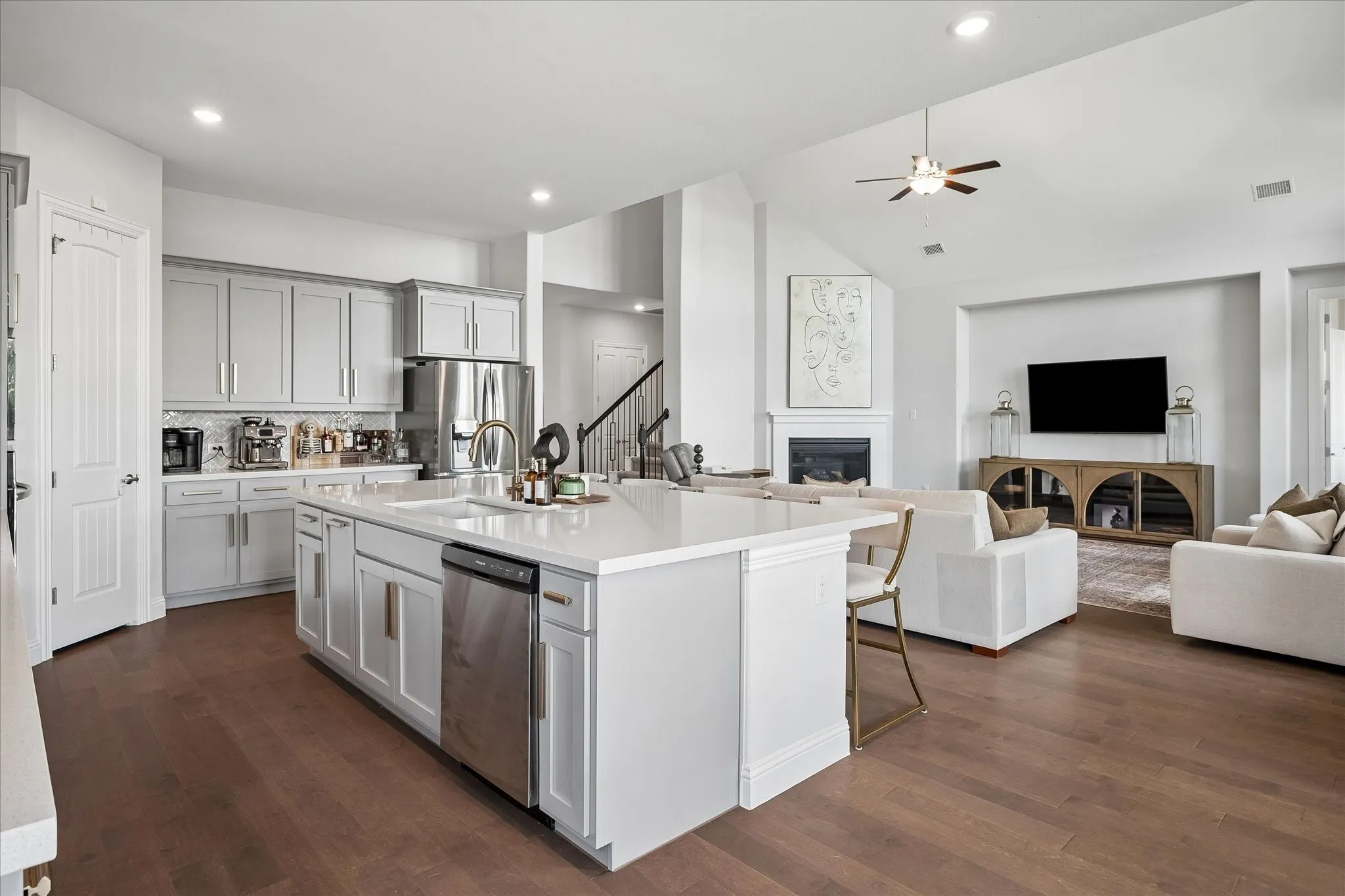 Single Family Residence For Rent in Tarrant County , 11828 Prudence Drive, Fort Worth, Texas 76052, 3 Bedroom, 3 Bathroom, 2 Garage spaces, 2,996 Sqft, built in 2021, mls#21406321, Real Estate Agent in Fort Worth, Homes For Rent in Tarrant county, Homes For Rent in Fort Worth, Realtor in Fort Worth Texas, Real Estate Brokerage Independent Realty Texas, Luminita Cordes Realtor