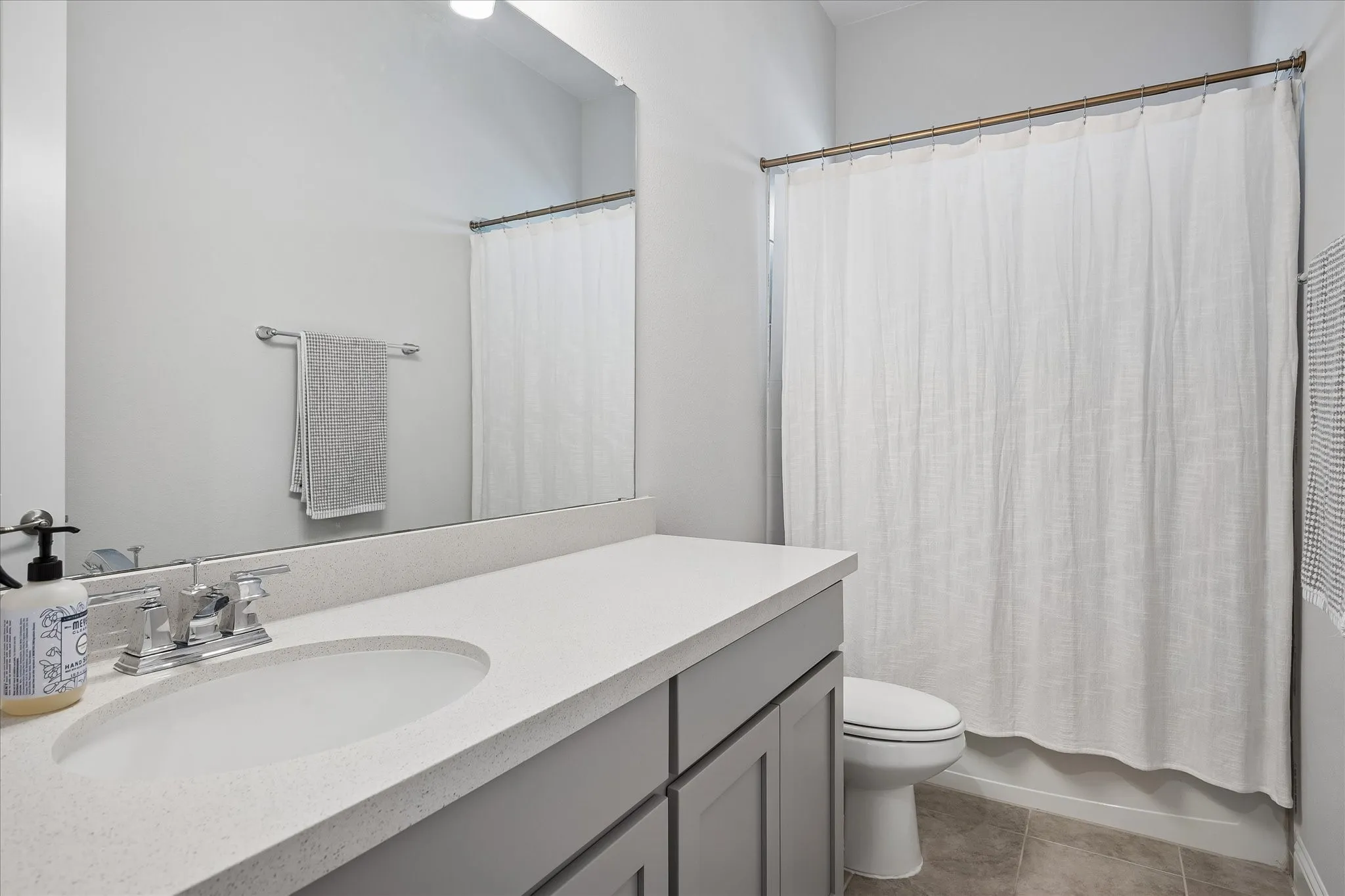 Single Family Residence For Rent in Tarrant County , 11828 Prudence Drive, Fort Worth, Texas 76052, 3 Bedroom, 3 Bathroom, 2 Garage spaces, 2,996 Sqft, built in 2021, mls#21406321, Real Estate Agent in Fort Worth, Homes For Rent in Tarrant county, Homes For Rent in Fort Worth, Realtor in Fort Worth Texas, Real Estate Brokerage Independent Realty Texas, Luminita Cordes Realtor