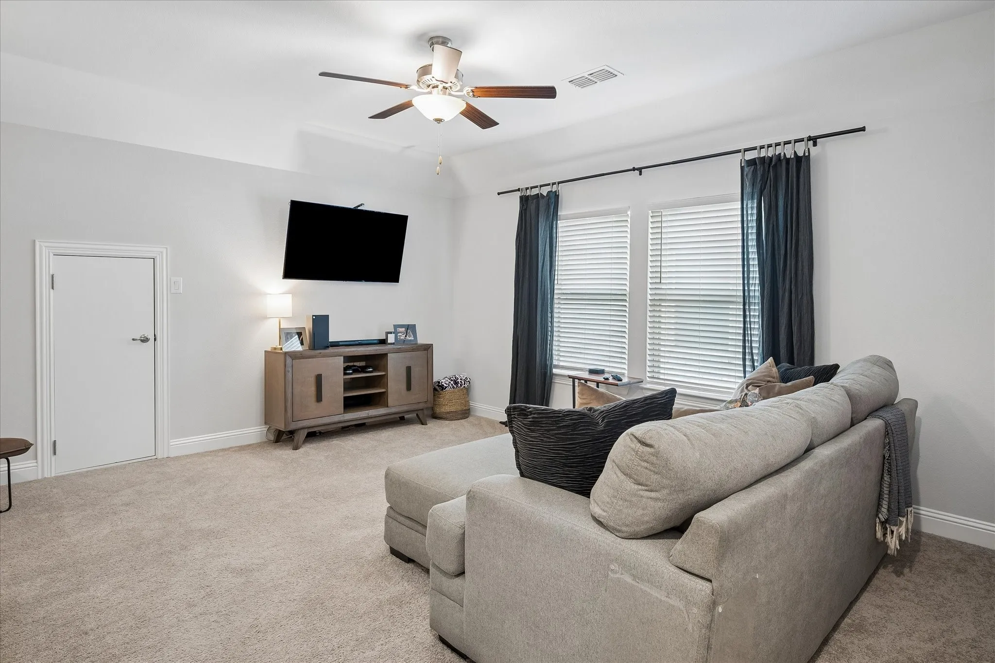 Single Family Residence For Rent in Tarrant County , 11828 Prudence Drive, Fort Worth, Texas 76052, 3 Bedroom, 3 Bathroom, 2 Garage spaces, 2,996 Sqft, built in 2021, mls#21406321, Real Estate Agent in Fort Worth, Homes For Rent in Tarrant county, Homes For Rent in Fort Worth, Realtor in Fort Worth Texas, Real Estate Brokerage Independent Realty Texas, Luminita Cordes Realtor