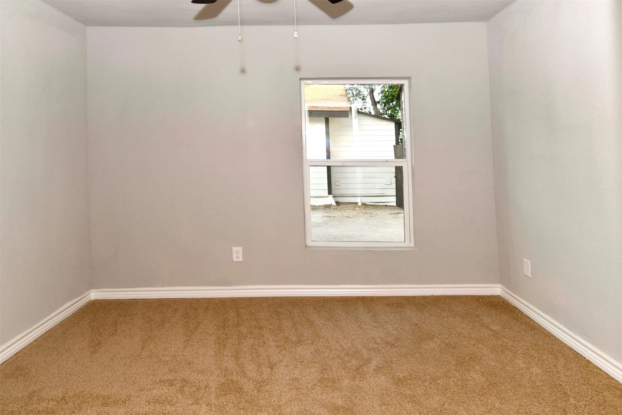 Single Family Residence For Rent in Collin County , 814 N Kentucky Street, Mc Kinney, Texas 75069, 3 Bedroom, 1 Bathroom, Garage spaces, 2,422 Sqft, built in 1961, mls#21406362, Real Estate Agent in Mc Kinney, Homes For Rent in Collin county, Homes For Rent in Mc Kinney, Realtor in Mc Kinney Texas, Real Estate Brokerage Independent Realty Texas, Luminita Cordes Realtor