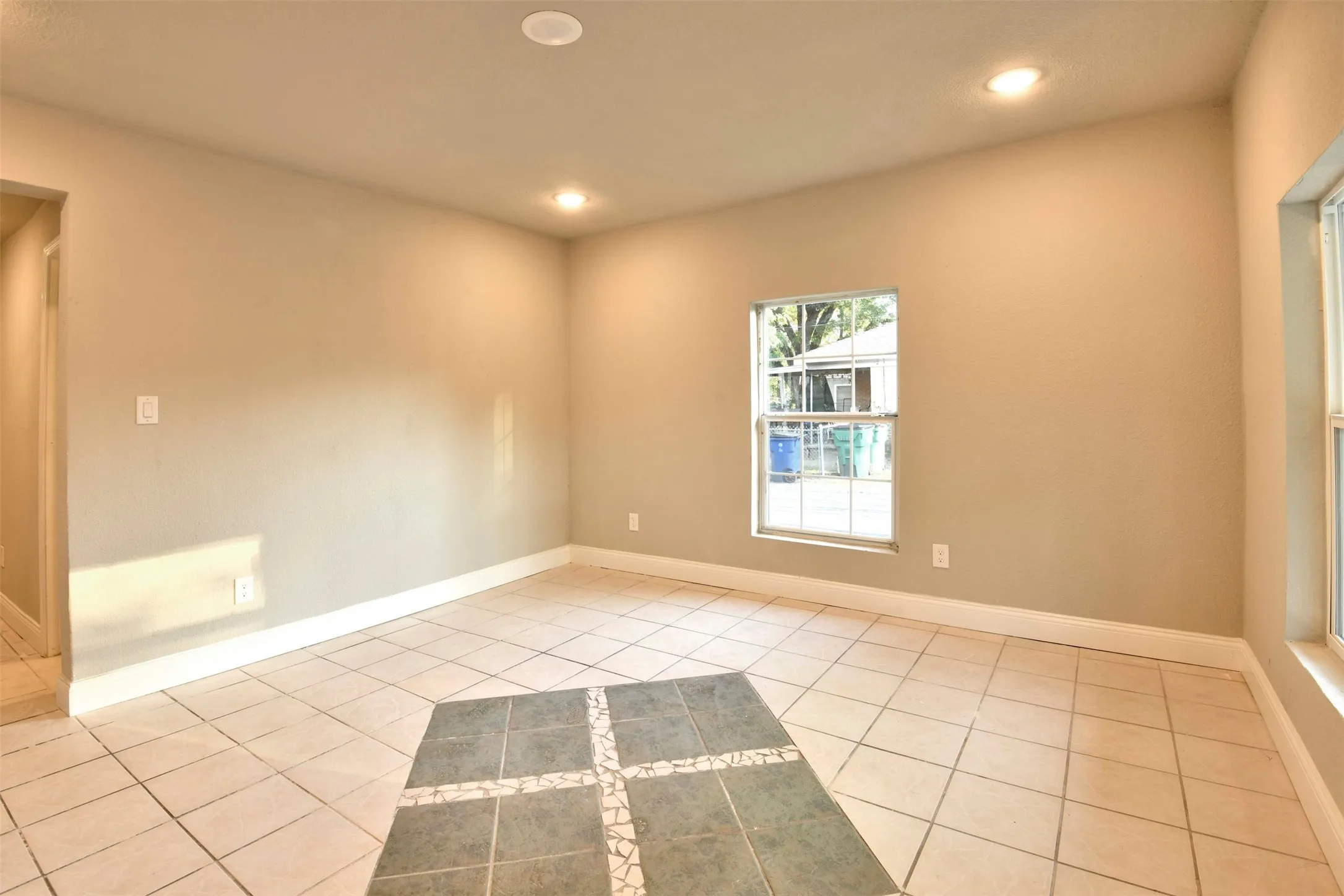 Single Family Residence For Rent in Collin County , 814 N Kentucky Street, Mc Kinney, Texas 75069, 3 Bedroom, 1 Bathroom, Garage spaces, 2,422 Sqft, built in 1961, mls#21406362, Real Estate Agent in Mc Kinney, Homes For Rent in Collin county, Homes For Rent in Mc Kinney, Realtor in Mc Kinney Texas, Real Estate Brokerage Independent Realty Texas, Luminita Cordes Realtor