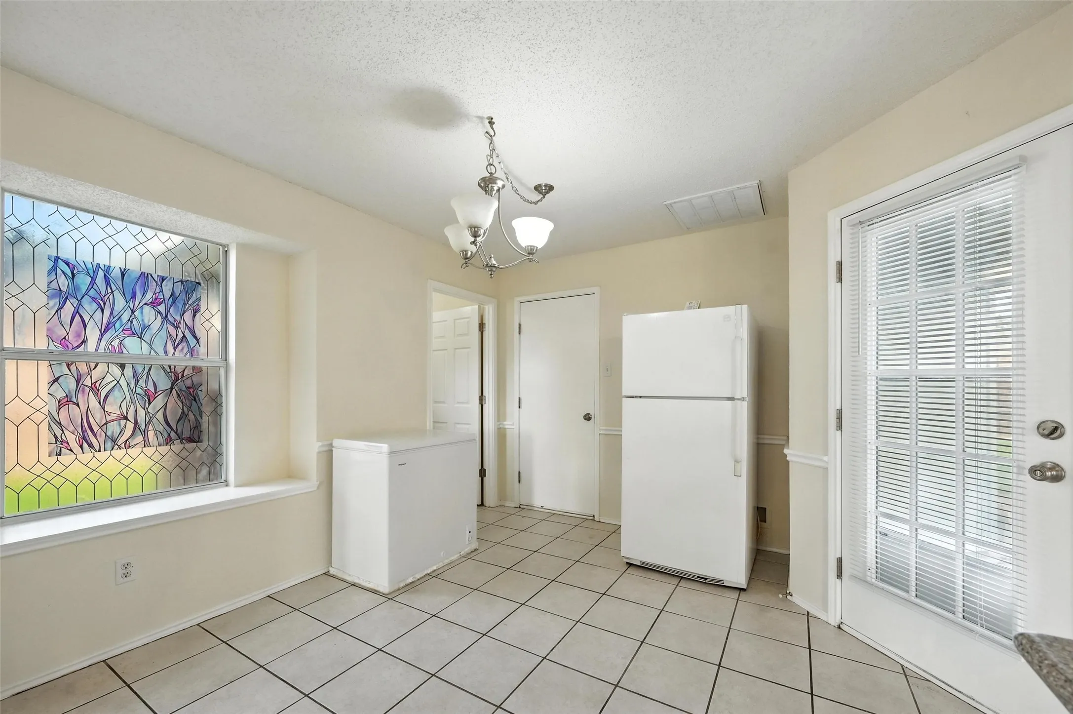 Single Family Residence For Rent in Dallas County , 2711 Primrose Lane, Rowlett, Texas 75089, 3 Bedroom, 2 Bathroom, 2 Garage spaces, 1,925 Sqft, built in 1993, mls#21406365, Real Estate Agent in Rowlett, Homes For Rent in Dallas county, Homes For Rent in Rowlett, Realtor in Rowlett Texas, Real Estate Brokerage Independent Realty Texas, Luminita Cordes Realtor