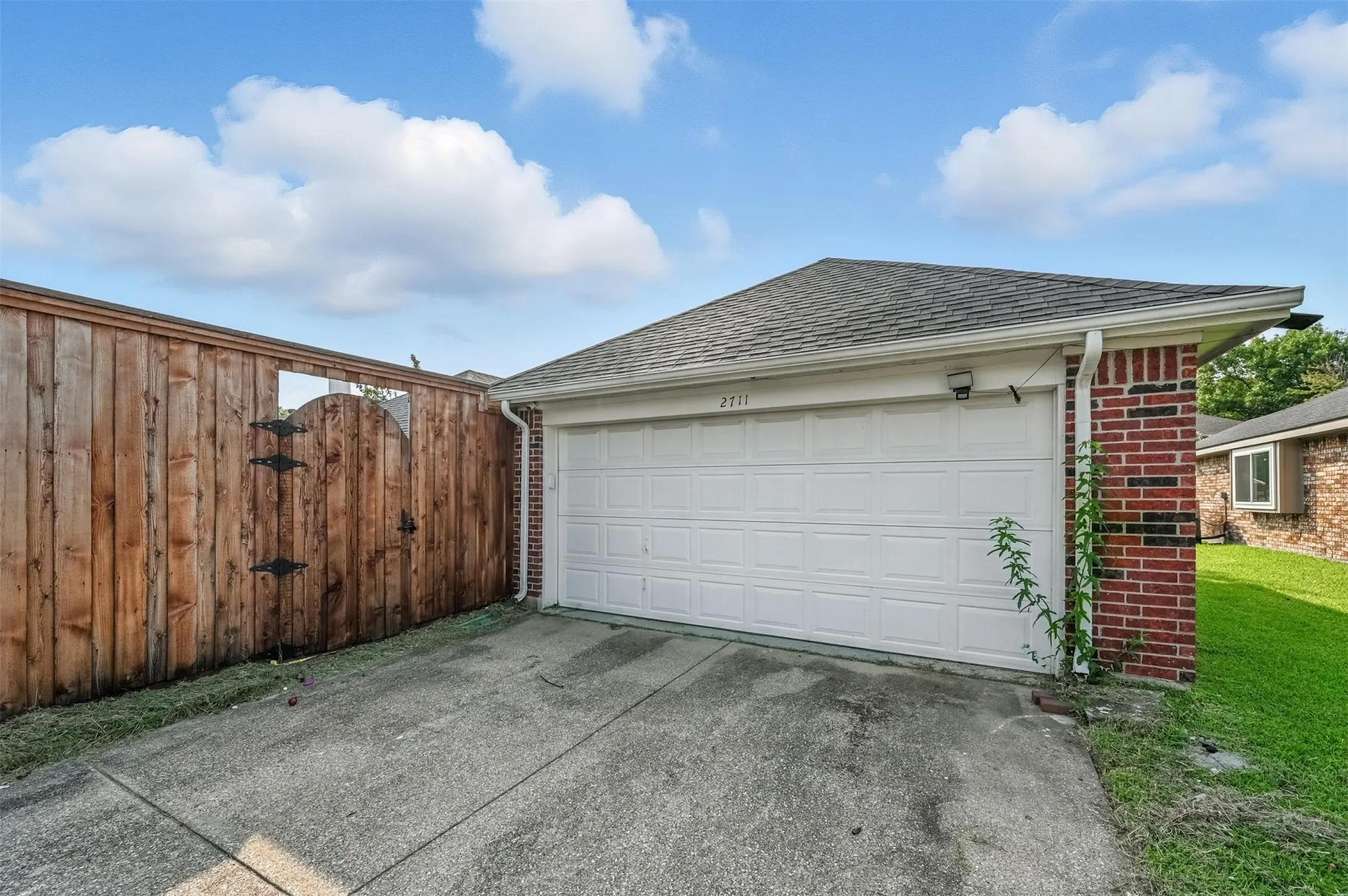 Single Family Residence For Rent in Dallas County , 2711 Primrose Lane, Rowlett, Texas 75089, 3 Bedroom, 2 Bathroom, 2 Garage spaces, 1,925 Sqft, built in 1993, mls#21406365, Real Estate Agent in Rowlett, Homes For Rent in Dallas county, Homes For Rent in Rowlett, Realtor in Rowlett Texas, Real Estate Brokerage Independent Realty Texas, Luminita Cordes Realtor