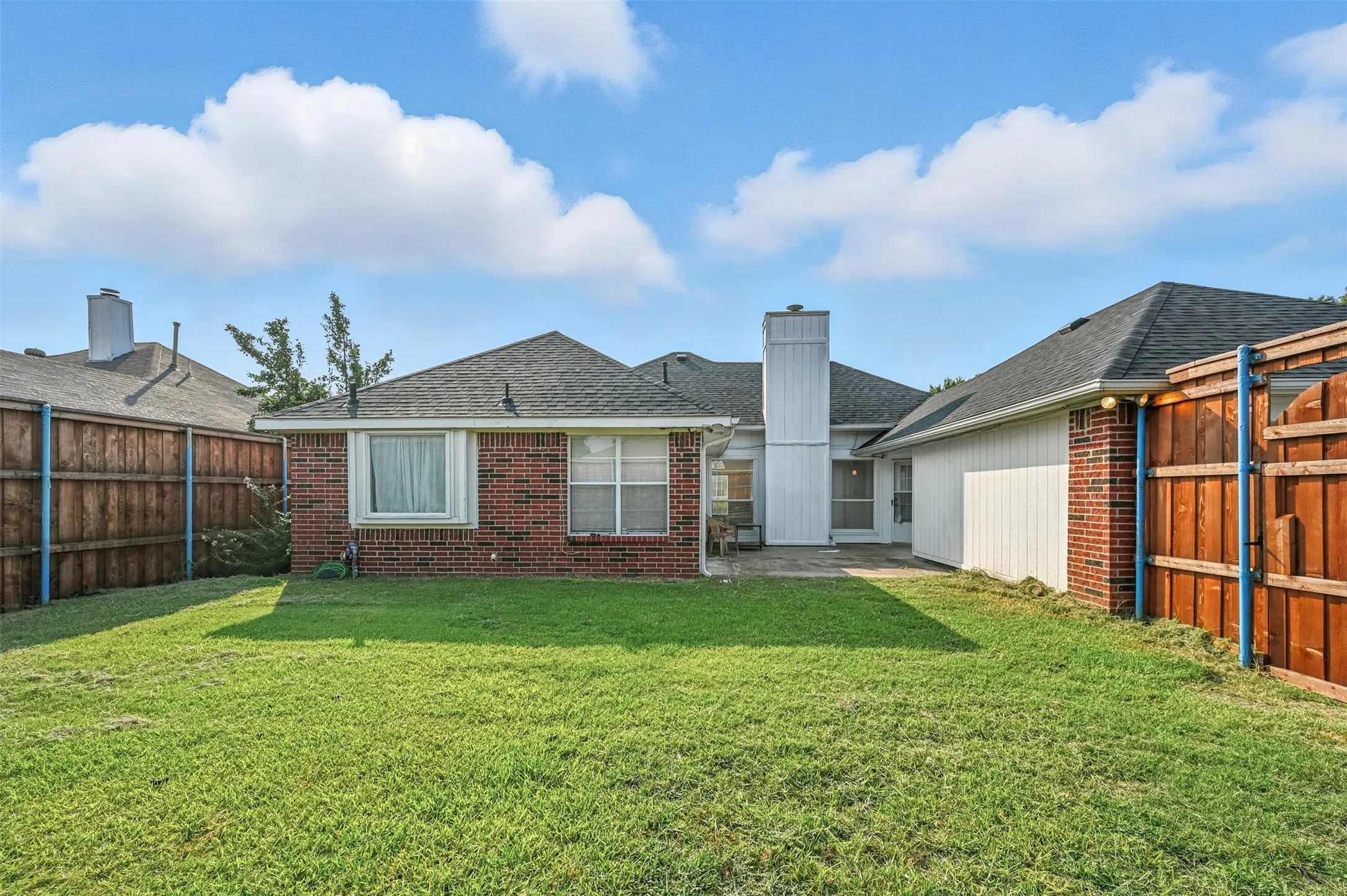 Single Family Residence For Rent in Dallas County , 2711 Primrose Lane, Rowlett, Texas 75089, 3 Bedroom, 2 Bathroom, 2 Garage spaces, 1,925 Sqft, built in 1993, mls#21406365, Real Estate Agent in Rowlett, Homes For Rent in Dallas county, Homes For Rent in Rowlett, Realtor in Rowlett Texas, Real Estate Brokerage Independent Realty Texas, Luminita Cordes Realtor