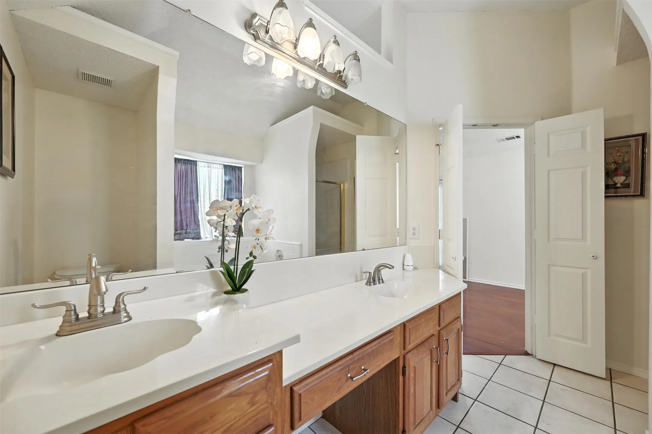 Single Family Residence For Rent in Dallas County , 2711 Primrose Lane, Rowlett, Texas 75089, 3 Bedroom, 2 Bathroom, 2 Garage spaces, 1,925 Sqft, built in 1993, mls#21406365, Real Estate Agent in Rowlett, Homes For Rent in Dallas county, Homes For Rent in Rowlett, Realtor in Rowlett Texas, Real Estate Brokerage Independent Realty Texas, Luminita Cordes Realtor