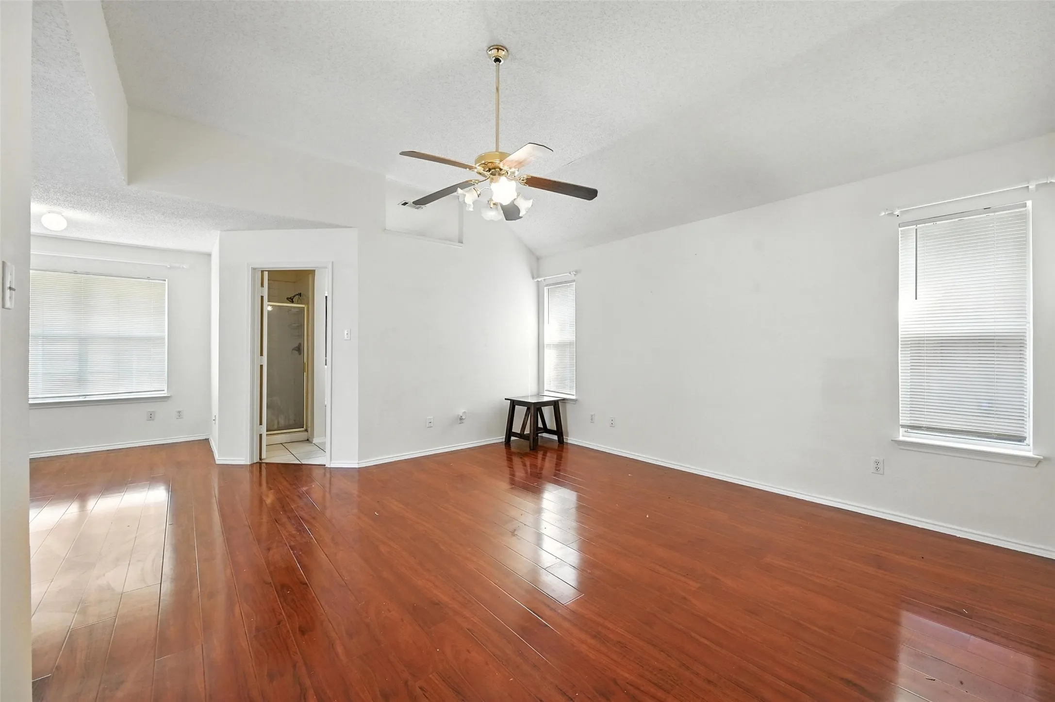 Single Family Residence For Rent in Dallas County , 2711 Primrose Lane, Rowlett, Texas 75089, 3 Bedroom, 2 Bathroom, 2 Garage spaces, 1,925 Sqft, built in 1993, mls#21406365, Real Estate Agent in Rowlett, Homes For Rent in Dallas county, Homes For Rent in Rowlett, Realtor in Rowlett Texas, Real Estate Brokerage Independent Realty Texas, Luminita Cordes Realtor