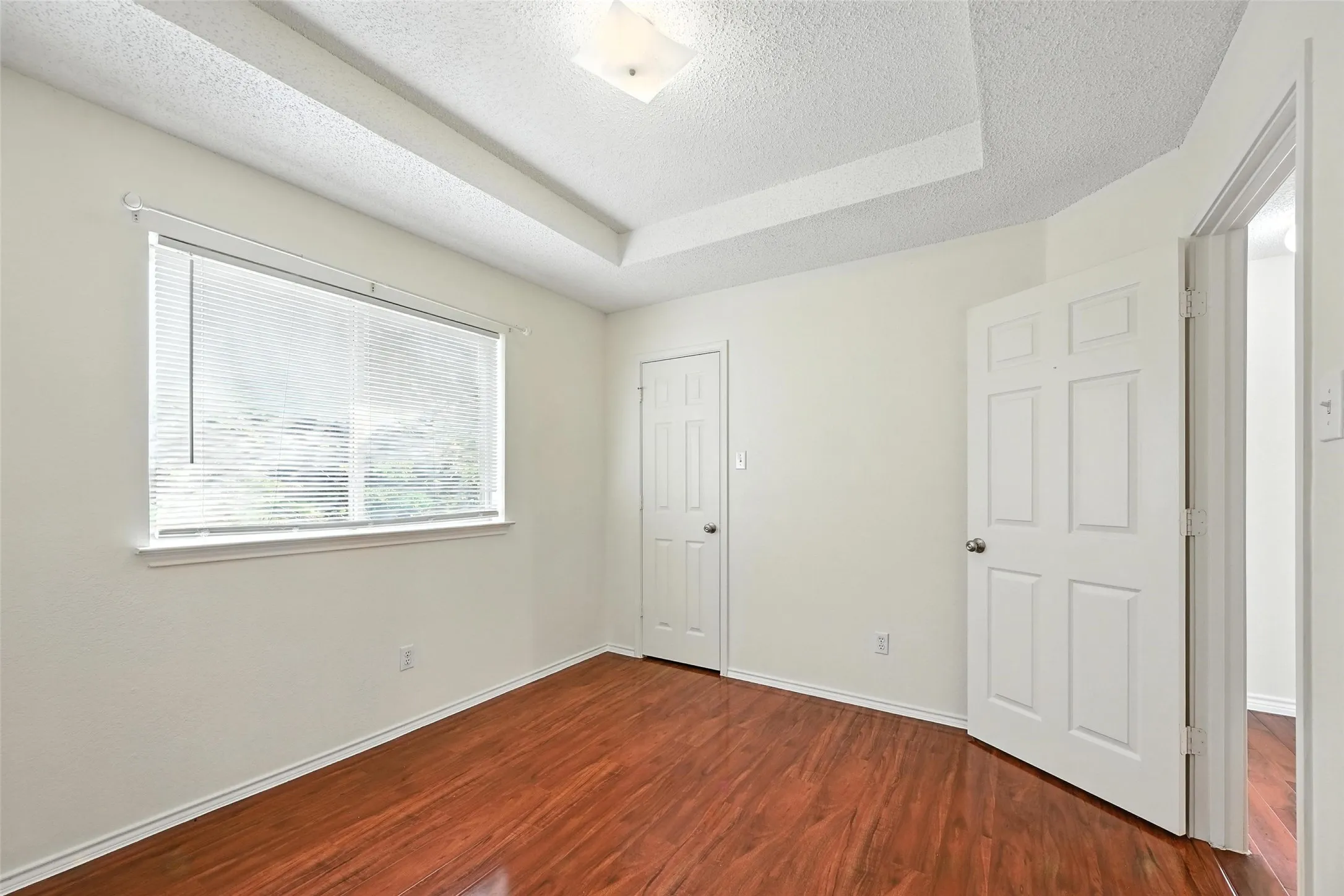Single Family Residence For Rent in Dallas County , 2711 Primrose Lane, Rowlett, Texas 75089, 3 Bedroom, 2 Bathroom, 2 Garage spaces, 1,925 Sqft, built in 1993, mls#21406365, Real Estate Agent in Rowlett, Homes For Rent in Dallas county, Homes For Rent in Rowlett, Realtor in Rowlett Texas, Real Estate Brokerage Independent Realty Texas, Luminita Cordes Realtor