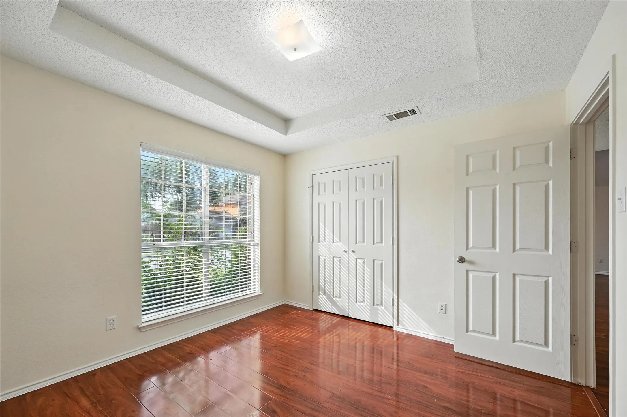 Single Family Residence For Rent in Dallas County , 2711 Primrose Lane, Rowlett, Texas 75089, 3 Bedroom, 2 Bathroom, 2 Garage spaces, 1,925 Sqft, built in 1993, mls#21406365, Real Estate Agent in Rowlett, Homes For Rent in Dallas county, Homes For Rent in Rowlett, Realtor in Rowlett Texas, Real Estate Brokerage Independent Realty Texas, Luminita Cordes Realtor