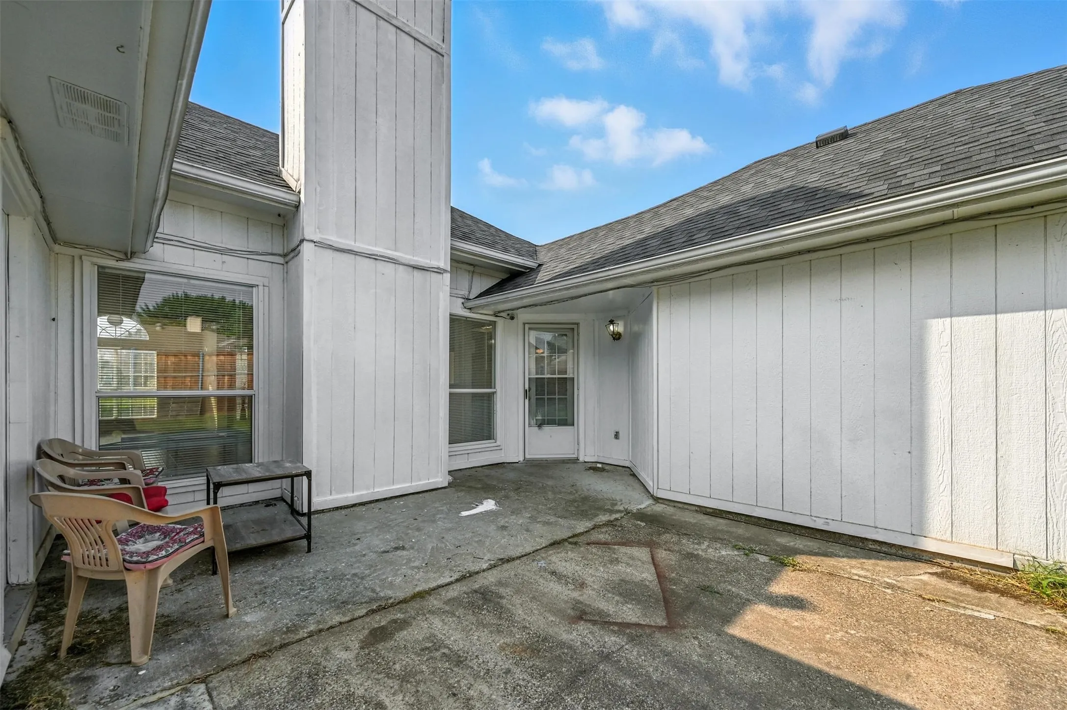 Single Family Residence For Rent in Dallas County , 2711 Primrose Lane, Rowlett, Texas 75089, 3 Bedroom, 2 Bathroom, 2 Garage spaces, 1,925 Sqft, built in 1993, mls#21406365, Real Estate Agent in Rowlett, Homes For Rent in Dallas county, Homes For Rent in Rowlett, Realtor in Rowlett Texas, Real Estate Brokerage Independent Realty Texas, Luminita Cordes Realtor