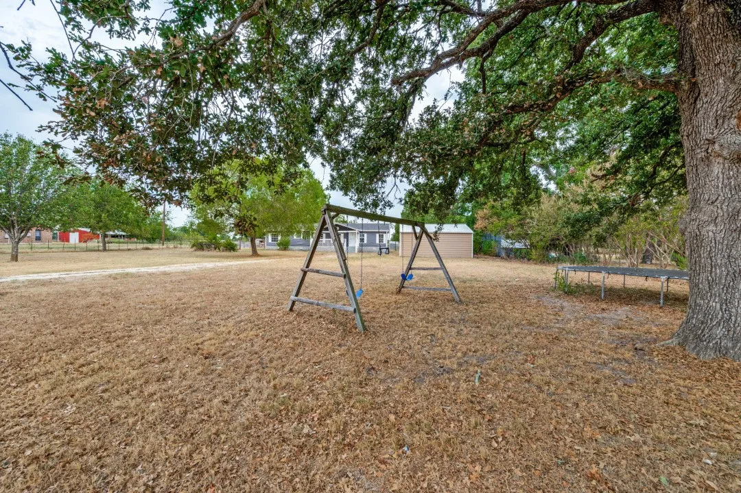 Mobile Home For Sale in Hunt County , 5294 County Road 4207, Campbell, Texas 75422, 3 Bedroom, 2 Bathroom, 2 Garage spaces, 1,920 Sqft, built in 2005, mls#21405357, Real Estate Agent in Campbell, Homes For Sale in Hunt county, Homes For Sale in Campbell, Realtor in Campbell Texas, Real Estate Brokerage Independent Realty Texas, Luminita Cordes Realtor