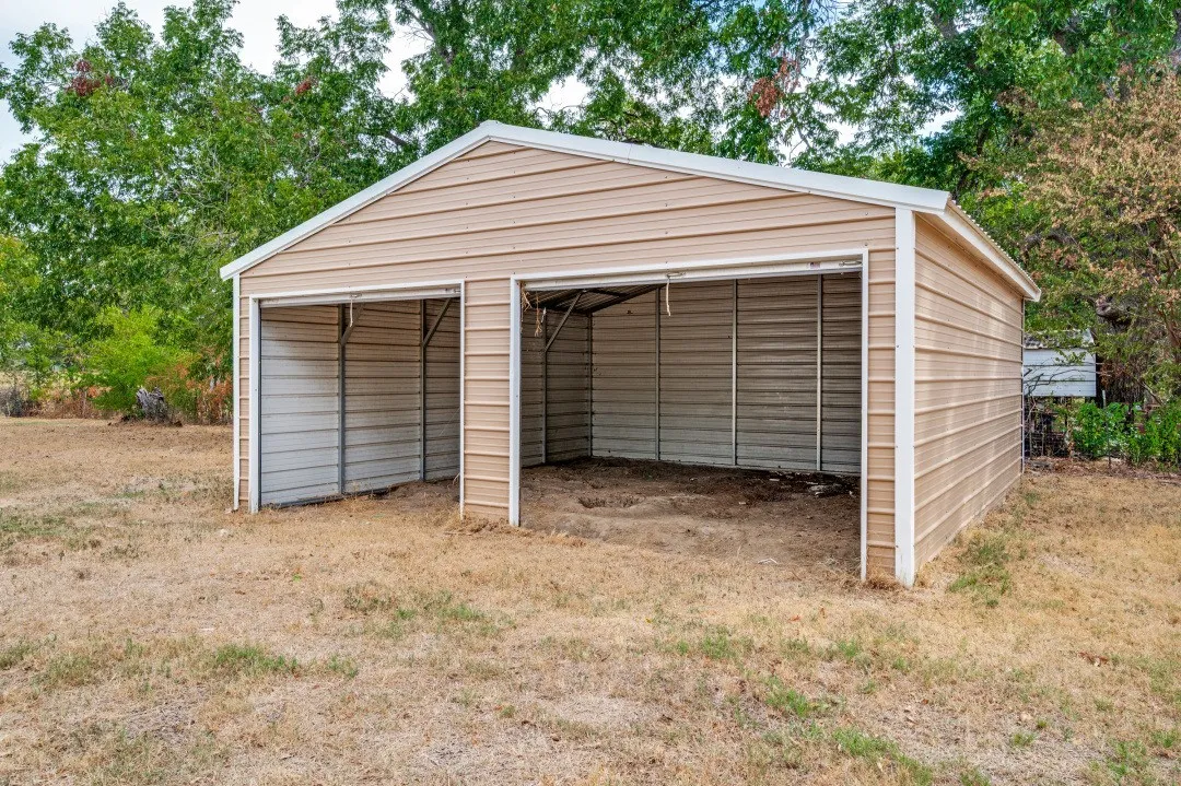 Mobile Home For Sale in Hunt County , 5294 County Road 4207, Campbell, Texas 75422, 3 Bedroom, 2 Bathroom, 2 Garage spaces, 1,920 Sqft, built in 2005, mls#21405357, Real Estate Agent in Campbell, Homes For Sale in Hunt county, Homes For Sale in Campbell, Realtor in Campbell Texas, Real Estate Brokerage Independent Realty Texas, Luminita Cordes Realtor