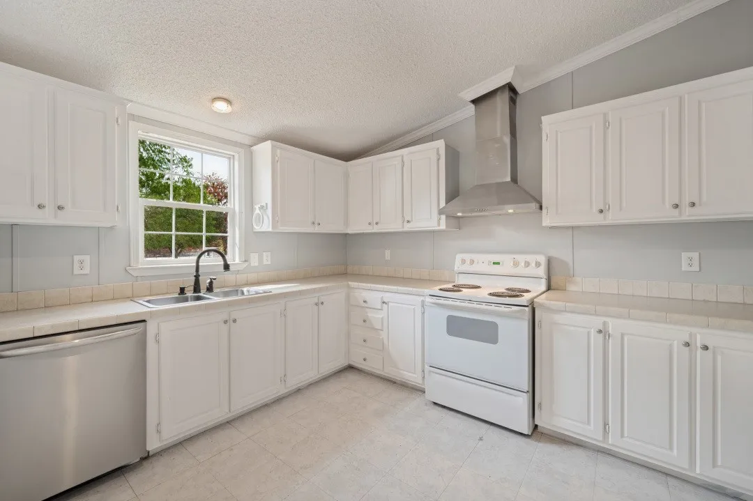 Mobile Home For Sale in Hunt County , 5294 County Road 4207, Campbell, Texas 75422, 3 Bedroom, 2 Bathroom, 2 Garage spaces, 1,920 Sqft, built in 2005, mls#21405357, Real Estate Agent in Campbell, Homes For Sale in Hunt county, Homes For Sale in Campbell, Realtor in Campbell Texas, Real Estate Brokerage Independent Realty Texas, Luminita Cordes Realtor