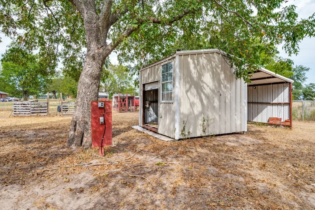 Mobile Home For Sale in Hunt County , 5294 County Road 4207, Campbell, Texas 75422, 3 Bedroom, 2 Bathroom, 2 Garage spaces, 1,920 Sqft, built in 2005, mls#21405357, Real Estate Agent in Campbell, Homes For Sale in Hunt county, Homes For Sale in Campbell, Realtor in Campbell Texas, Real Estate Brokerage Independent Realty Texas, Luminita Cordes Realtor