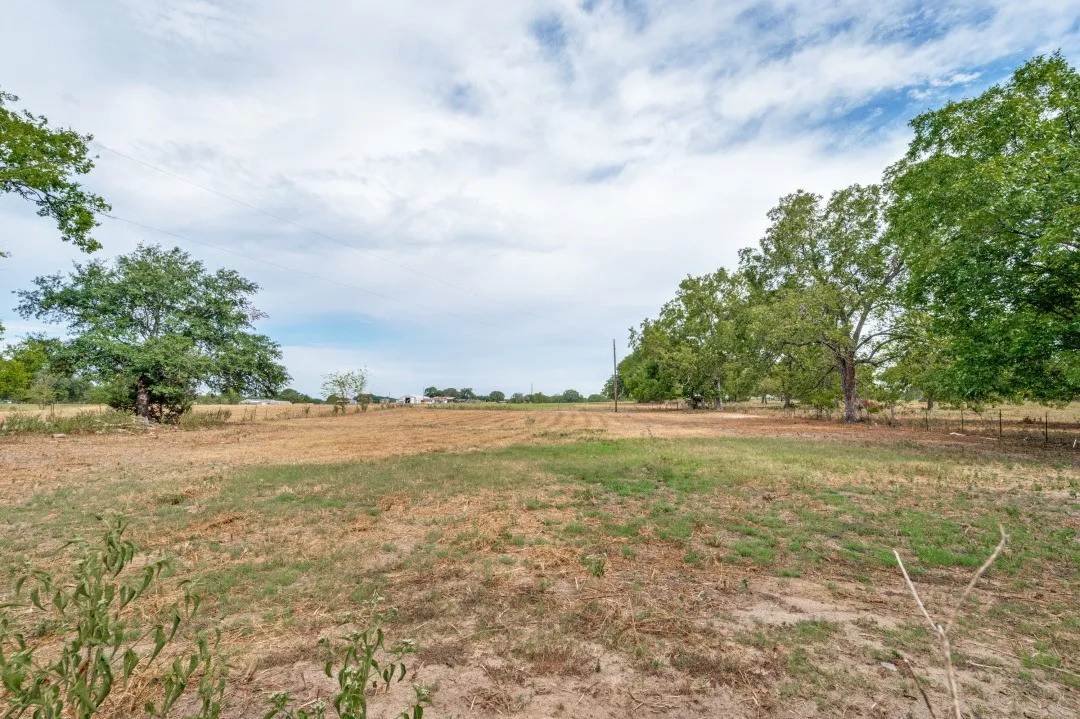 Mobile Home For Sale in Hunt County , 5294 County Road 4207, Campbell, Texas 75422, 3 Bedroom, 2 Bathroom, 2 Garage spaces, 1,920 Sqft, built in 2005, mls#21405357, Real Estate Agent in Campbell, Homes For Sale in Hunt county, Homes For Sale in Campbell, Realtor in Campbell Texas, Real Estate Brokerage Independent Realty Texas, Luminita Cordes Realtor