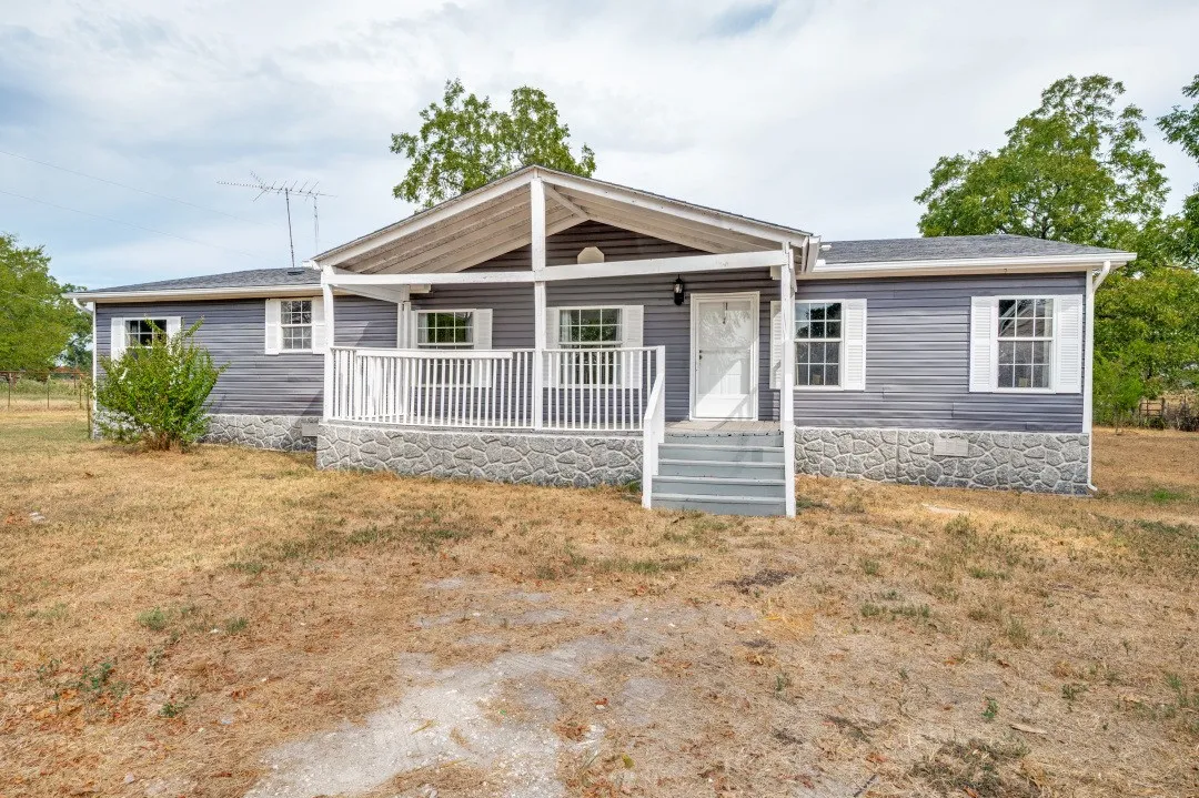 Mobile Home For Sale in Hunt County , 5294 County Road 4207, Campbell, Texas 75422, 3 Bedroom, 2 Bathroom, 2 Garage spaces, 1,920 Sqft, built in 2005, mls#21405357, Real Estate Agent in Campbell, Homes For Sale in Hunt county, Homes For Sale in Campbell, Realtor in Campbell Texas, Real Estate Brokerage Independent Realty Texas, Luminita Cordes Realtor