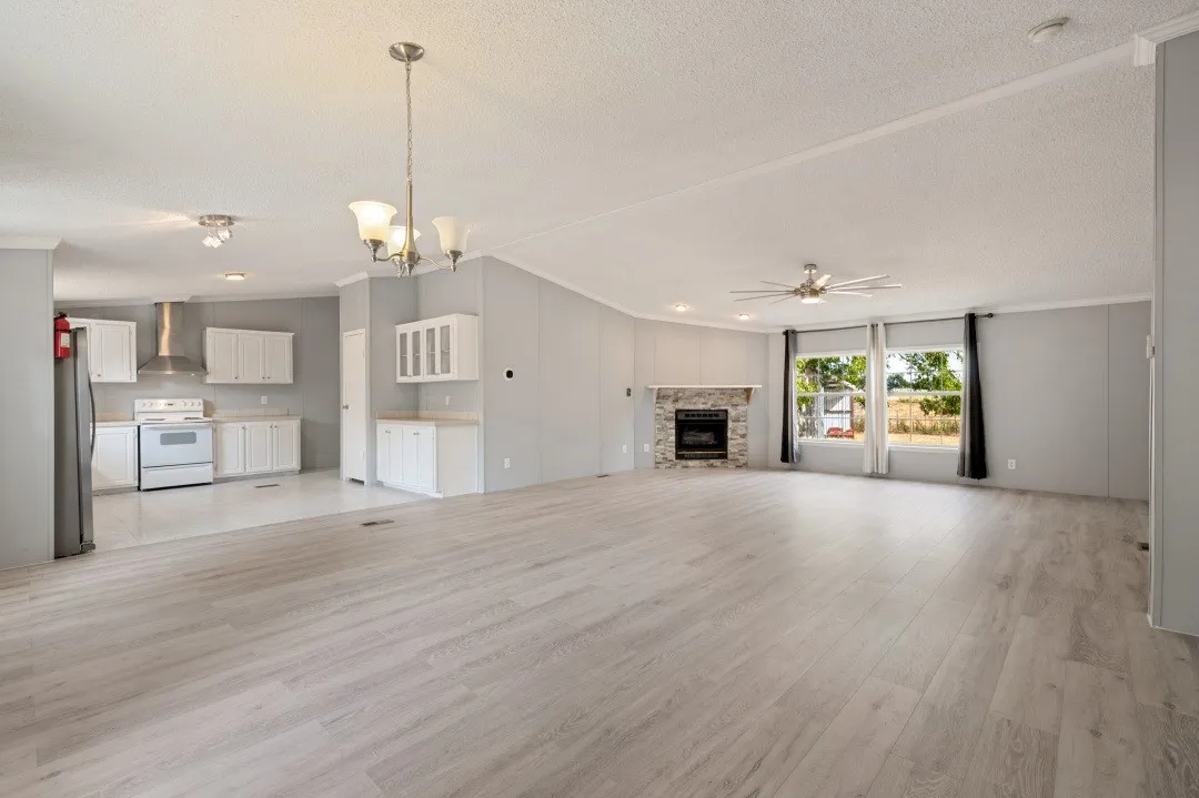 Mobile Home For Sale in Hunt County , 5294 County Road 4207, Campbell, Texas 75422, 3 Bedroom, 2 Bathroom, 2 Garage spaces, 1,920 Sqft, built in 2005, mls#21405357, Real Estate Agent in Campbell, Homes For Sale in Hunt county, Homes For Sale in Campbell, Realtor in Campbell Texas, Real Estate Brokerage Independent Realty Texas, Luminita Cordes Realtor