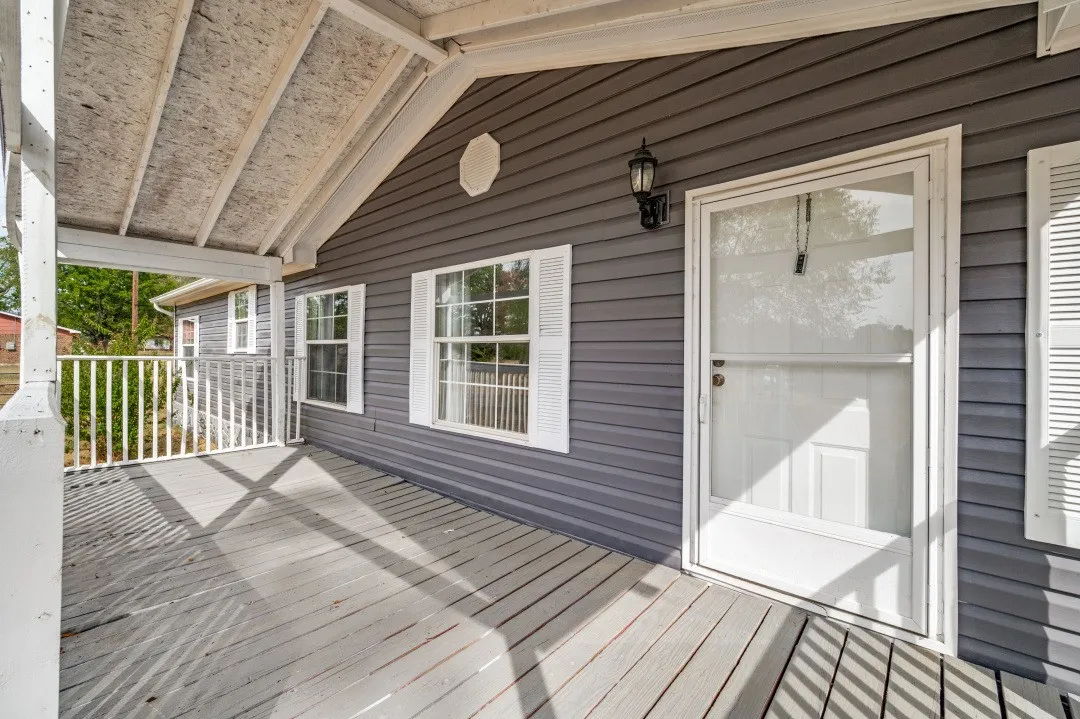 Mobile Home For Sale in Hunt County , 5294 County Road 4207, Campbell, Texas 75422, 3 Bedroom, 2 Bathroom, 2 Garage spaces, 1,920 Sqft, built in 2005, mls#21405357, Real Estate Agent in Campbell, Homes For Sale in Hunt county, Homes For Sale in Campbell, Realtor in Campbell Texas, Real Estate Brokerage Independent Realty Texas, Luminita Cordes Realtor
