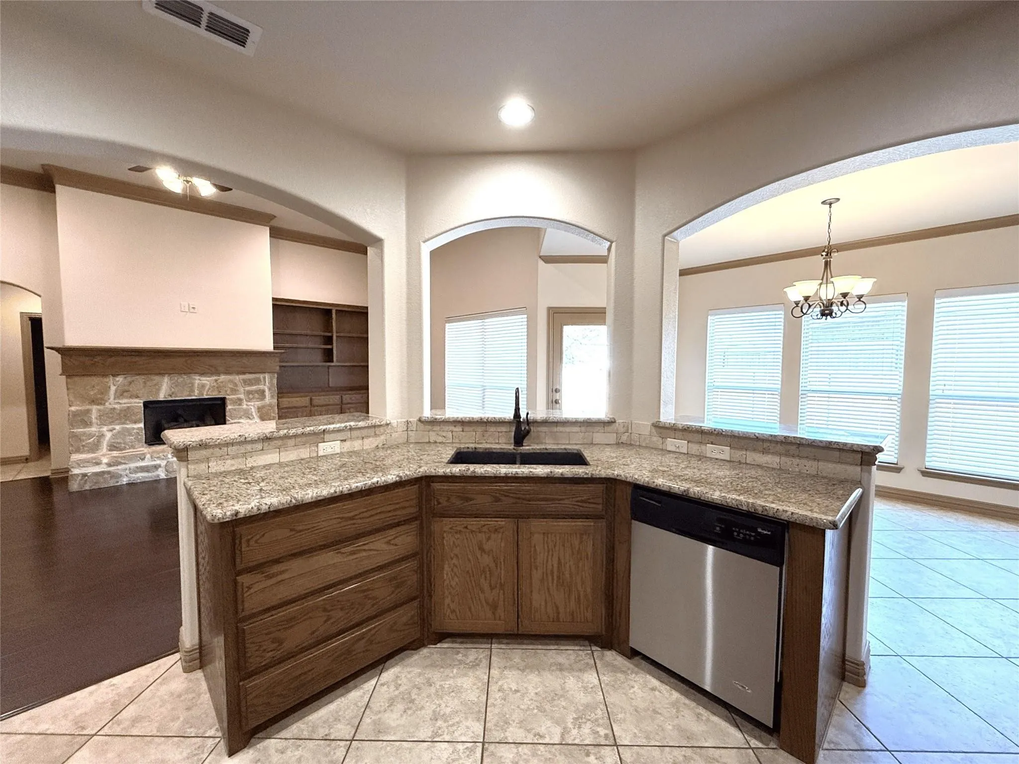 Single Family Residence For Rent in Parker County , 418 Spyglass Drive, Willow Park, Texas 76008, 3 Bedroom, 2 Bathroom, 2 Garage spaces, 1,800 Sqft, built in 2013, mls#21406349, Real Estate Agent in Willow Park, Homes For Rent in Parker county, Homes For Rent in Willow Park, Realtor in Willow Park Texas, Real Estate Brokerage Independent Realty Texas, Luminita Cordes Realtor