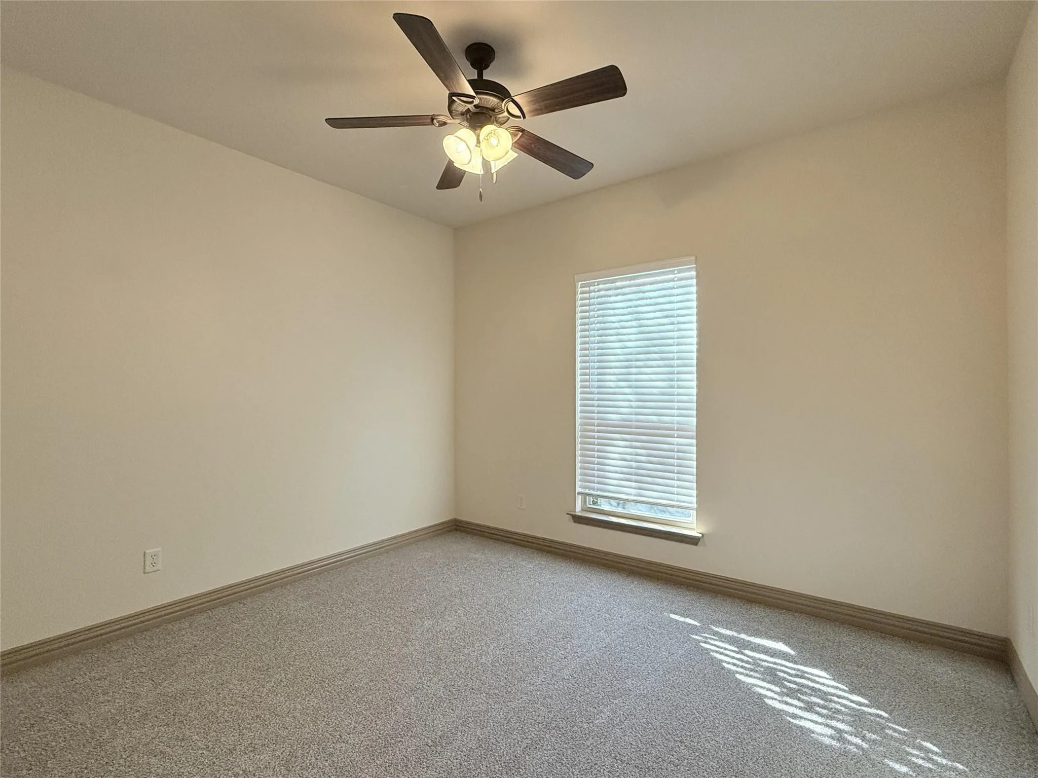 Single Family Residence For Rent in Parker County , 418 Spyglass Drive, Willow Park, Texas 76008, 3 Bedroom, 2 Bathroom, 2 Garage spaces, 1,800 Sqft, built in 2013, mls#21406349, Real Estate Agent in Willow Park, Homes For Rent in Parker county, Homes For Rent in Willow Park, Realtor in Willow Park Texas, Real Estate Brokerage Independent Realty Texas, Luminita Cordes Realtor