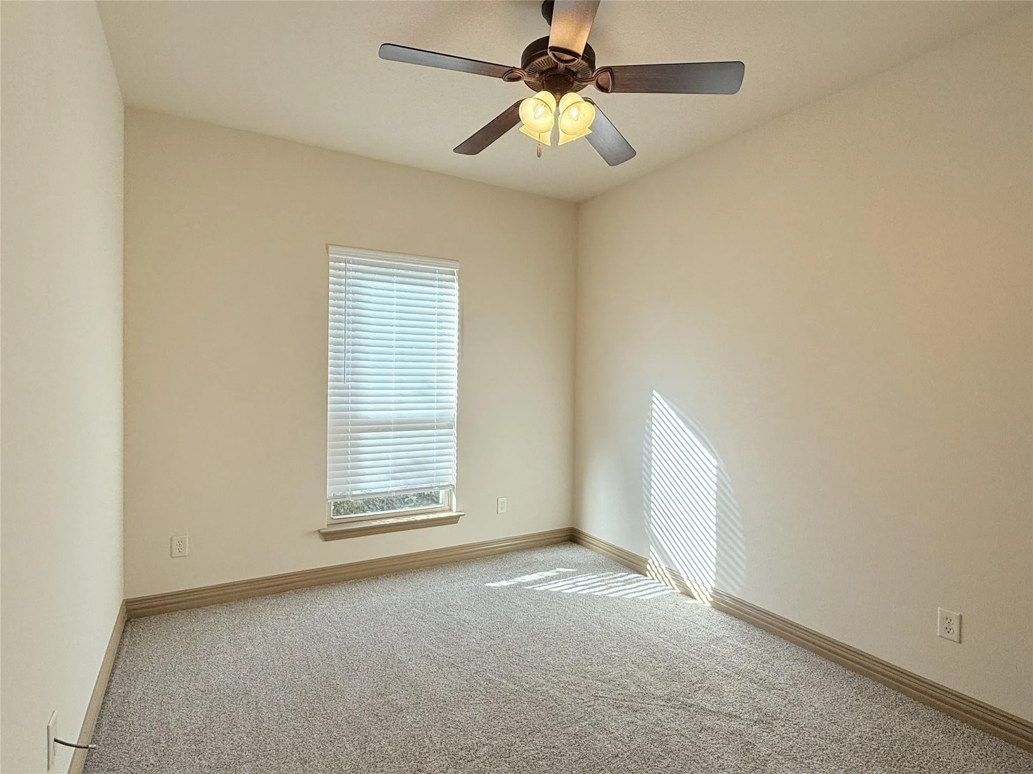 Single Family Residence For Rent in Parker County , 418 Spyglass Drive, Willow Park, Texas 76008, 3 Bedroom, 2 Bathroom, 2 Garage spaces, 1,800 Sqft, built in 2013, mls#21406349, Real Estate Agent in Willow Park, Homes For Rent in Parker county, Homes For Rent in Willow Park, Realtor in Willow Park Texas, Real Estate Brokerage Independent Realty Texas, Luminita Cordes Realtor