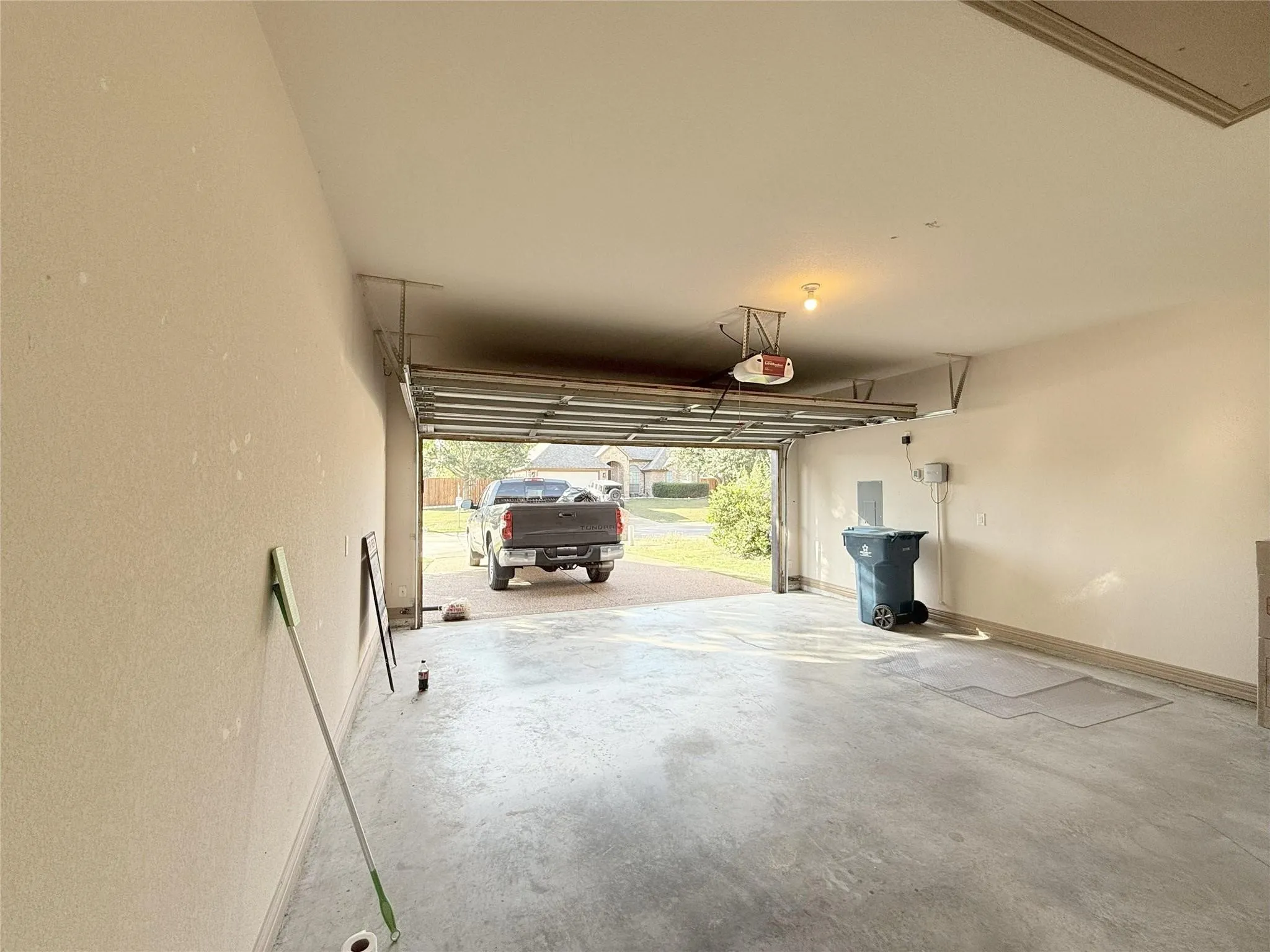 Single Family Residence For Rent in Parker County , 418 Spyglass Drive, Willow Park, Texas 76008, 3 Bedroom, 2 Bathroom, 2 Garage spaces, 1,800 Sqft, built in 2013, mls#21406349, Real Estate Agent in Willow Park, Homes For Rent in Parker county, Homes For Rent in Willow Park, Realtor in Willow Park Texas, Real Estate Brokerage Independent Realty Texas, Luminita Cordes Realtor