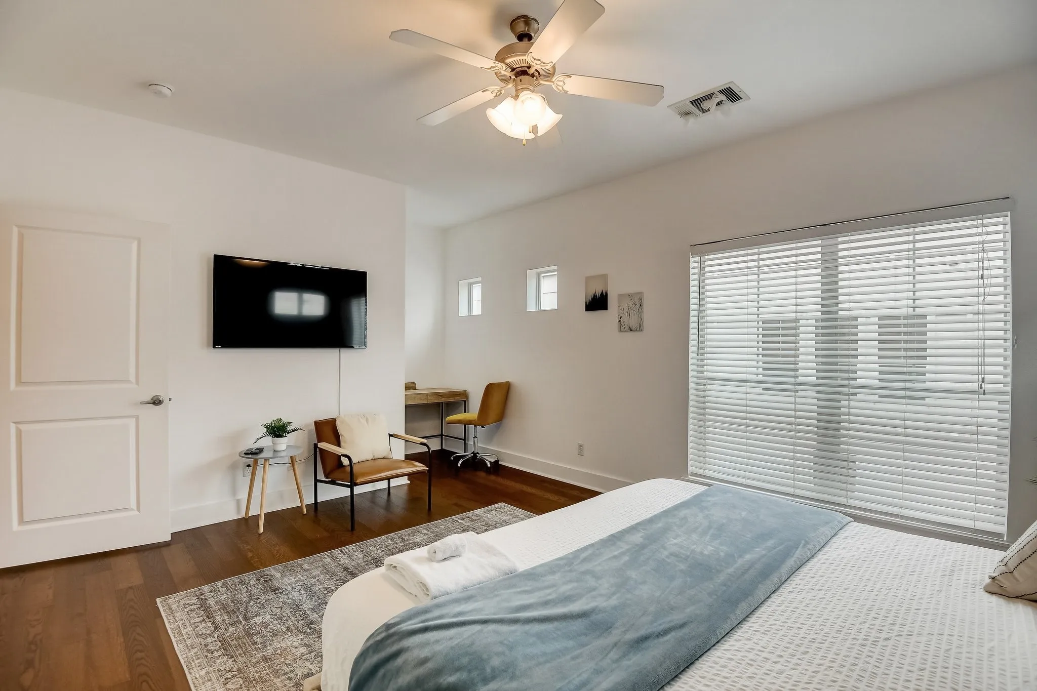 Bedroom featuring wood finished floors, baseboards, and a ceiling​​‌​​​​‌​​‌‌​‌‌​​​‌‌​‌​‌​‌​​​‌​​ fan