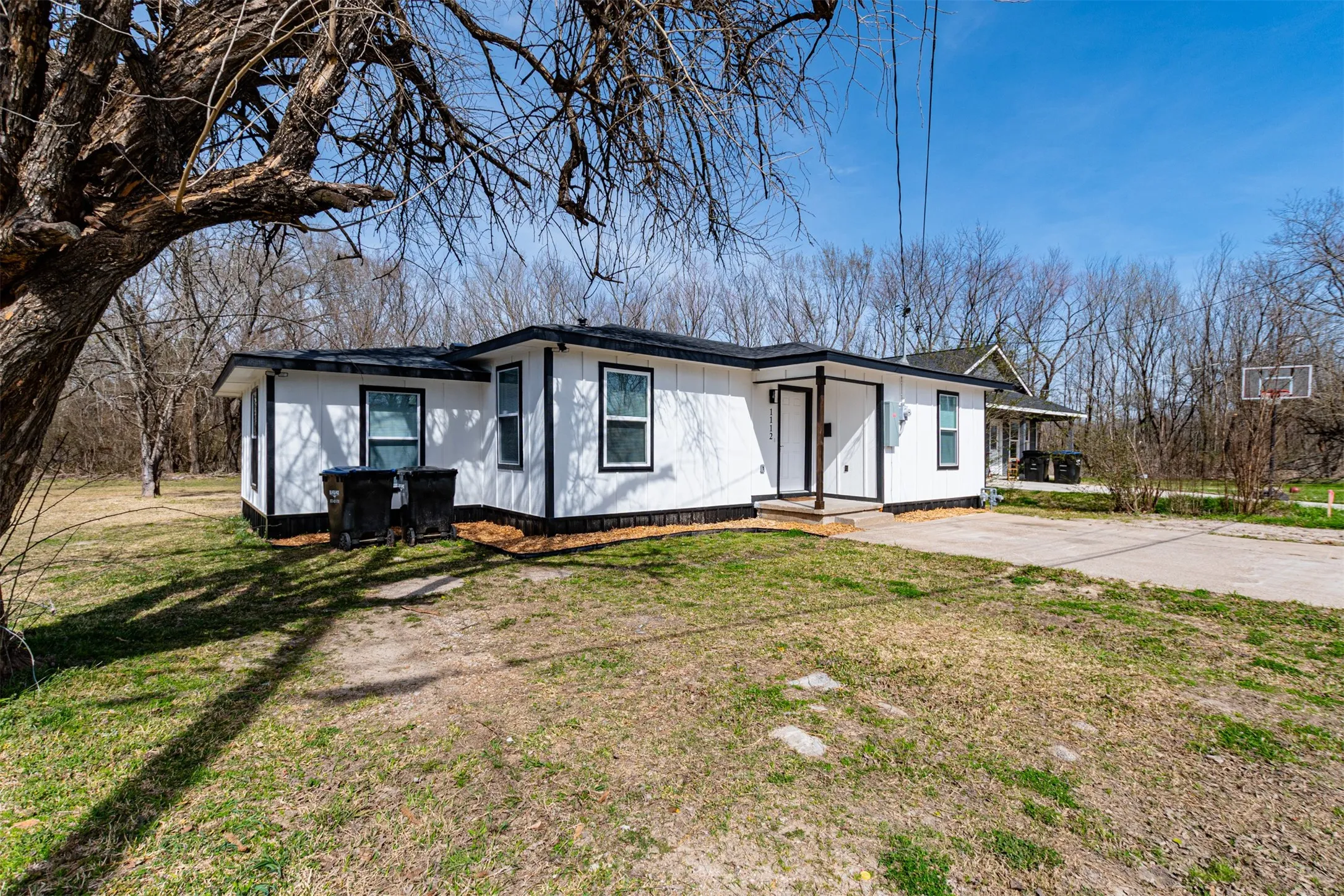 Single Family Residence For Sale in Hunt County , 1112 Marshall Street, Greenville, Texas 75401, 3 Bedroom, 2 Bathroom, Garage spaces, 1,042 Sqft, built in 1961, mls#21406374, Real Estate Agent in Greenville, Homes For Sale in Hunt county, Homes For Sale in Greenville, Realtor in Greenville Texas, Real Estate Brokerage Independent Realty Texas, Luminita Cordes Realtor