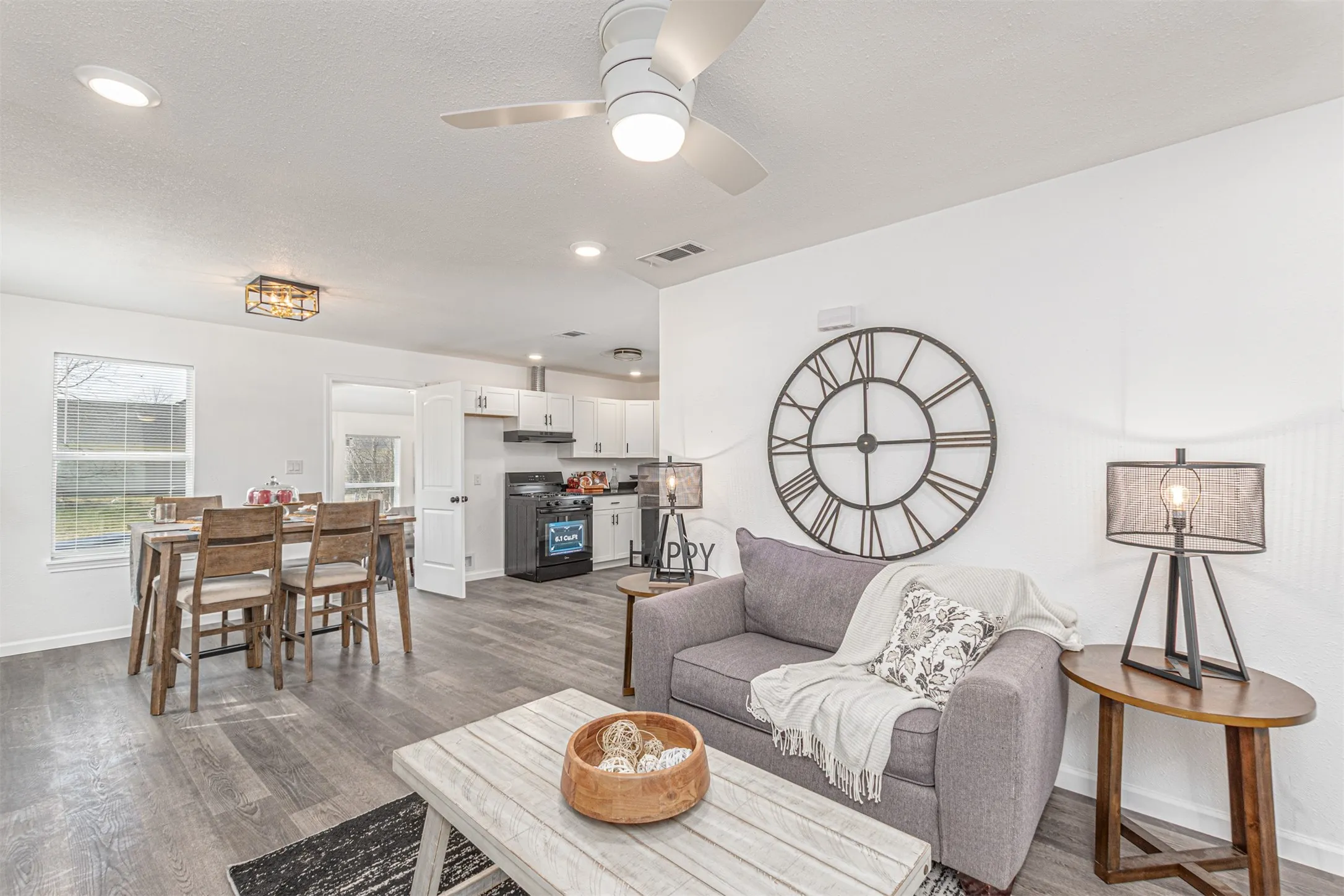 Single Family Residence For Sale in Hunt County , 1112 Marshall Street, Greenville, Texas 75401, 3 Bedroom, 2 Bathroom, Garage spaces, 1,042 Sqft, built in 1961, mls#21406374, Real Estate Agent in Greenville, Homes For Sale in Hunt county, Homes For Sale in Greenville, Realtor in Greenville Texas, Real Estate Brokerage Independent Realty Texas, Luminita Cordes Realtor