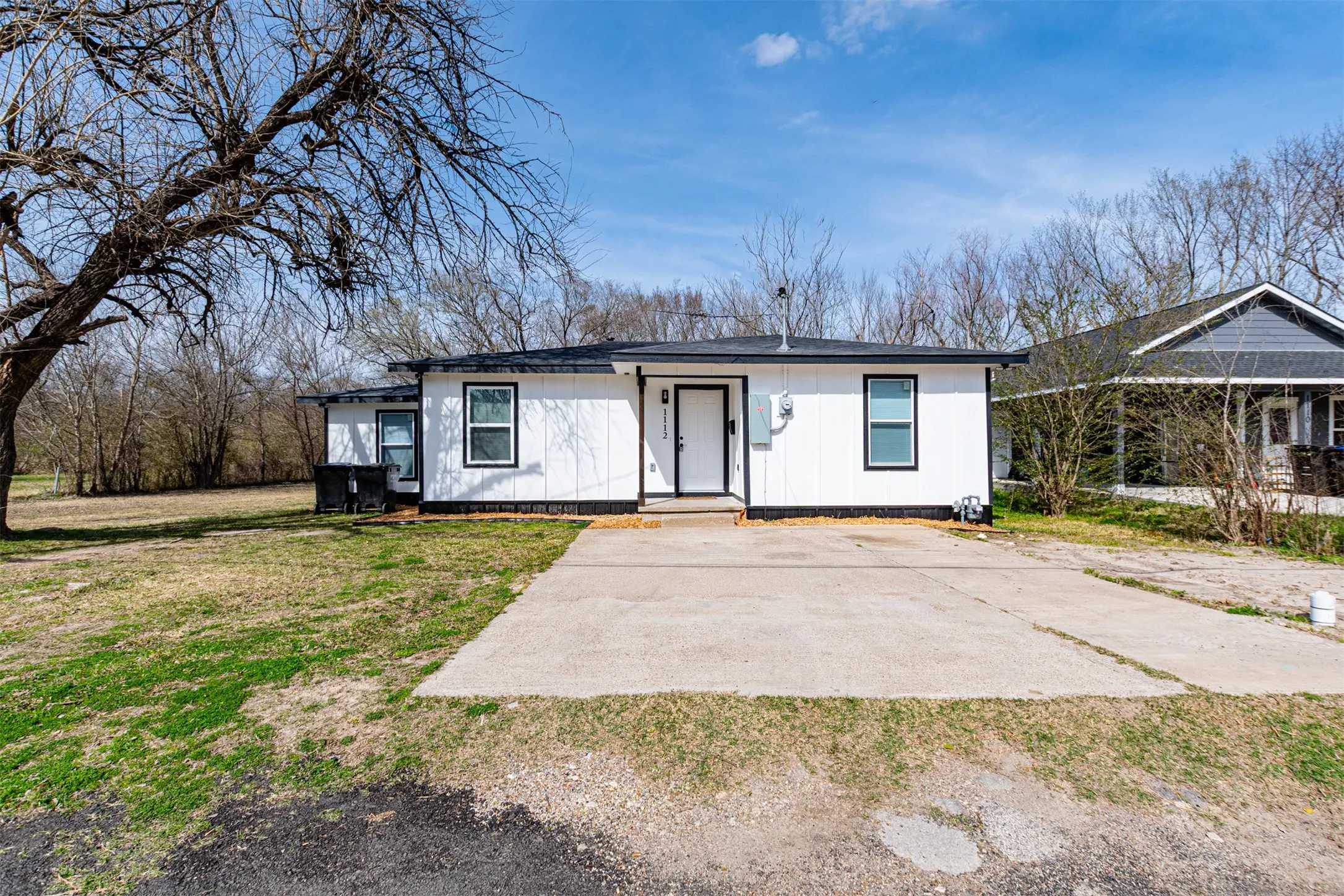 Single Family Residence For Sale in Hunt County , 1112 Marshall Street, Greenville, Texas 75401, 3 Bedroom, 2 Bathroom, Garage spaces, 1,042 Sqft, built in 1961, mls#21406374, Real Estate Agent in Greenville, Homes For Sale in Hunt county, Homes For Sale in Greenville, Realtor in Greenville Texas, Real Estate Brokerage Independent Realty Texas, Luminita Cordes Realtor