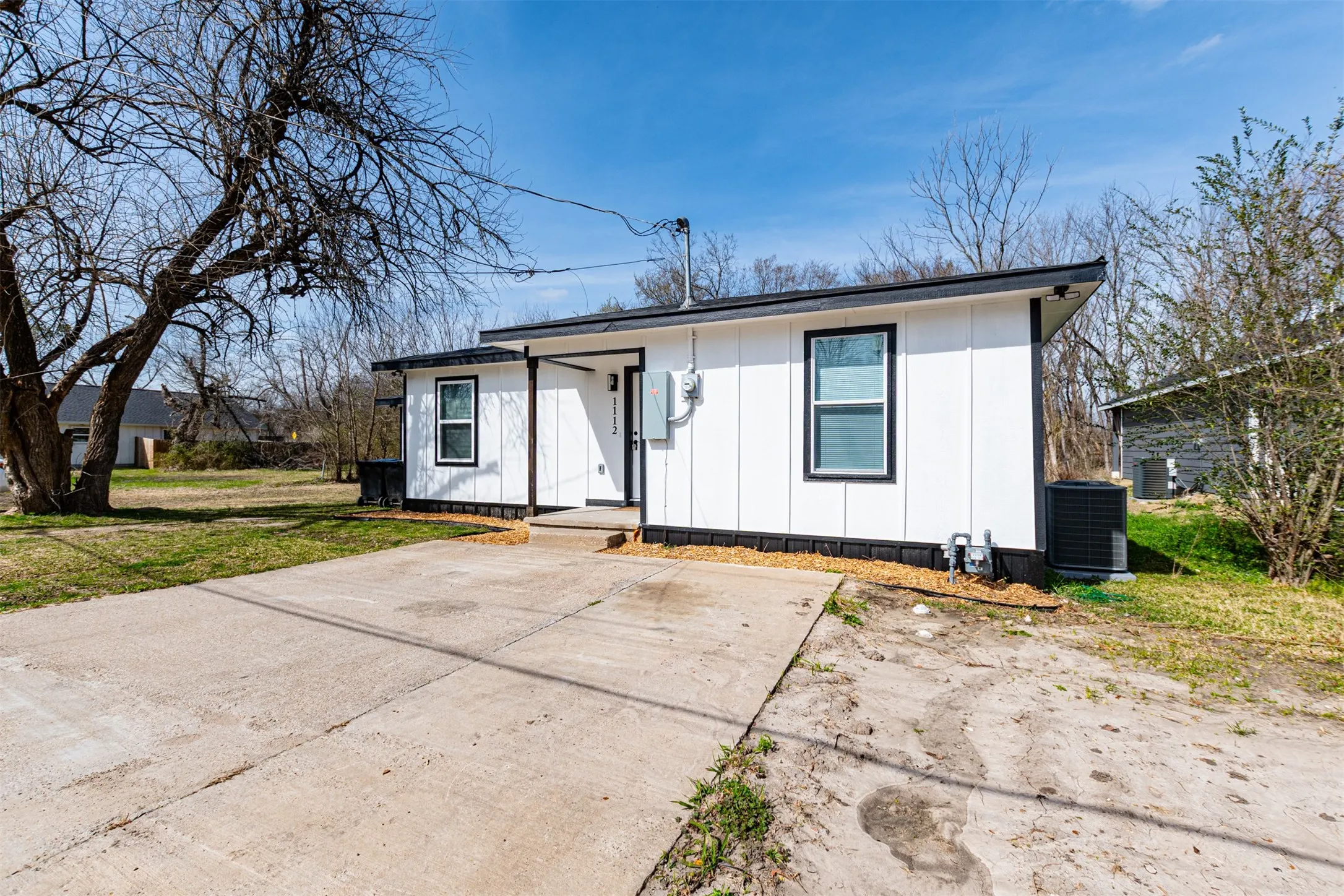 Single Family Residence For Sale in Hunt County , 1112 Marshall Street, Greenville, Texas 75401, 3 Bedroom, 2 Bathroom, Garage spaces, 1,042 Sqft, built in 1961, mls#21406374, Real Estate Agent in Greenville, Homes For Sale in Hunt county, Homes For Sale in Greenville, Realtor in Greenville Texas, Real Estate Brokerage Independent Realty Texas, Luminita Cordes Realtor