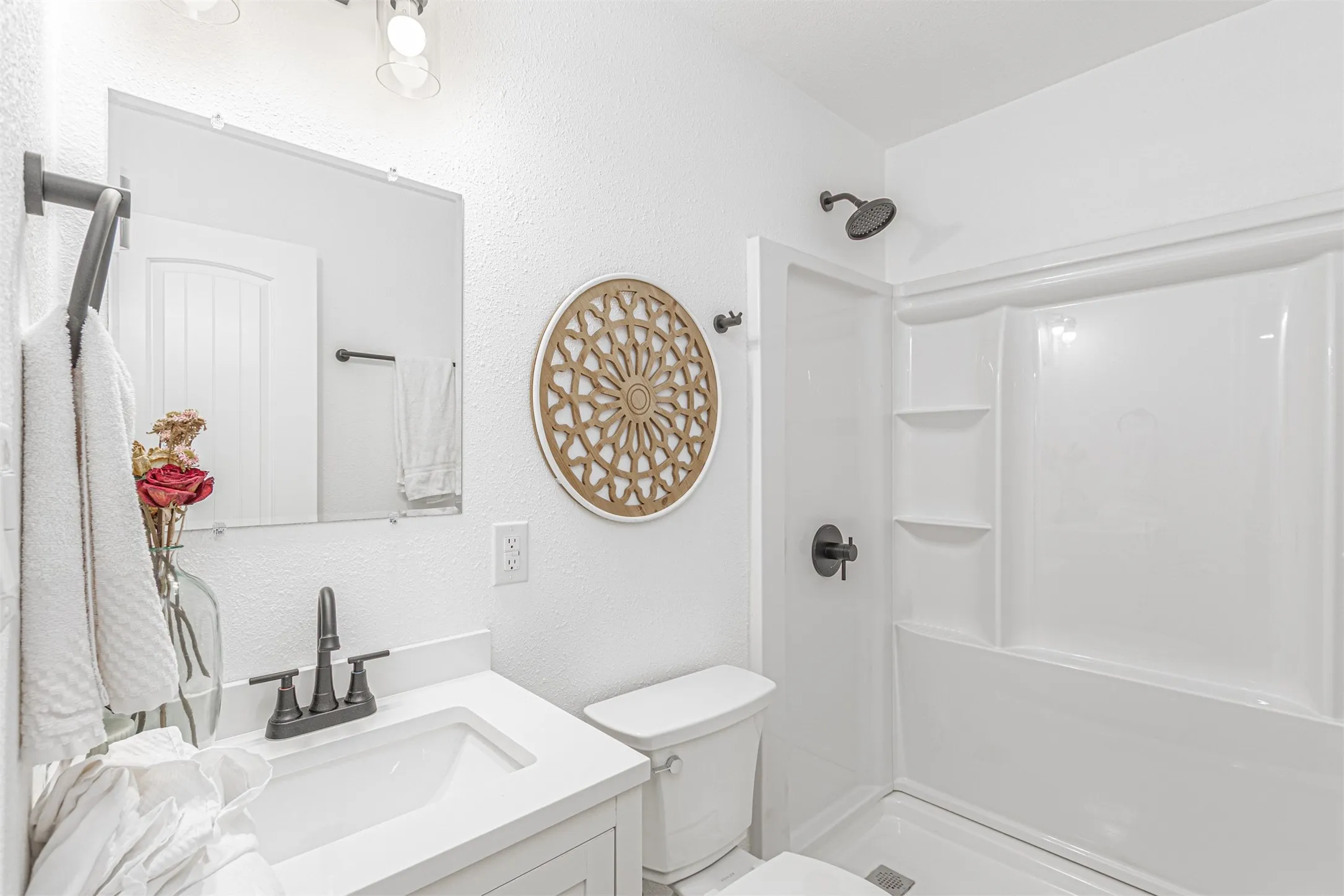 Single Family Residence For Sale in Hunt County , 1112 Marshall Street, Greenville, Texas 75401, 3 Bedroom, 2 Bathroom, Garage spaces, 1,042 Sqft, built in 1961, mls#21406374, Real Estate Agent in Greenville, Homes For Sale in Hunt county, Homes For Sale in Greenville, Realtor in Greenville Texas, Real Estate Brokerage Independent Realty Texas, Luminita Cordes Realtor