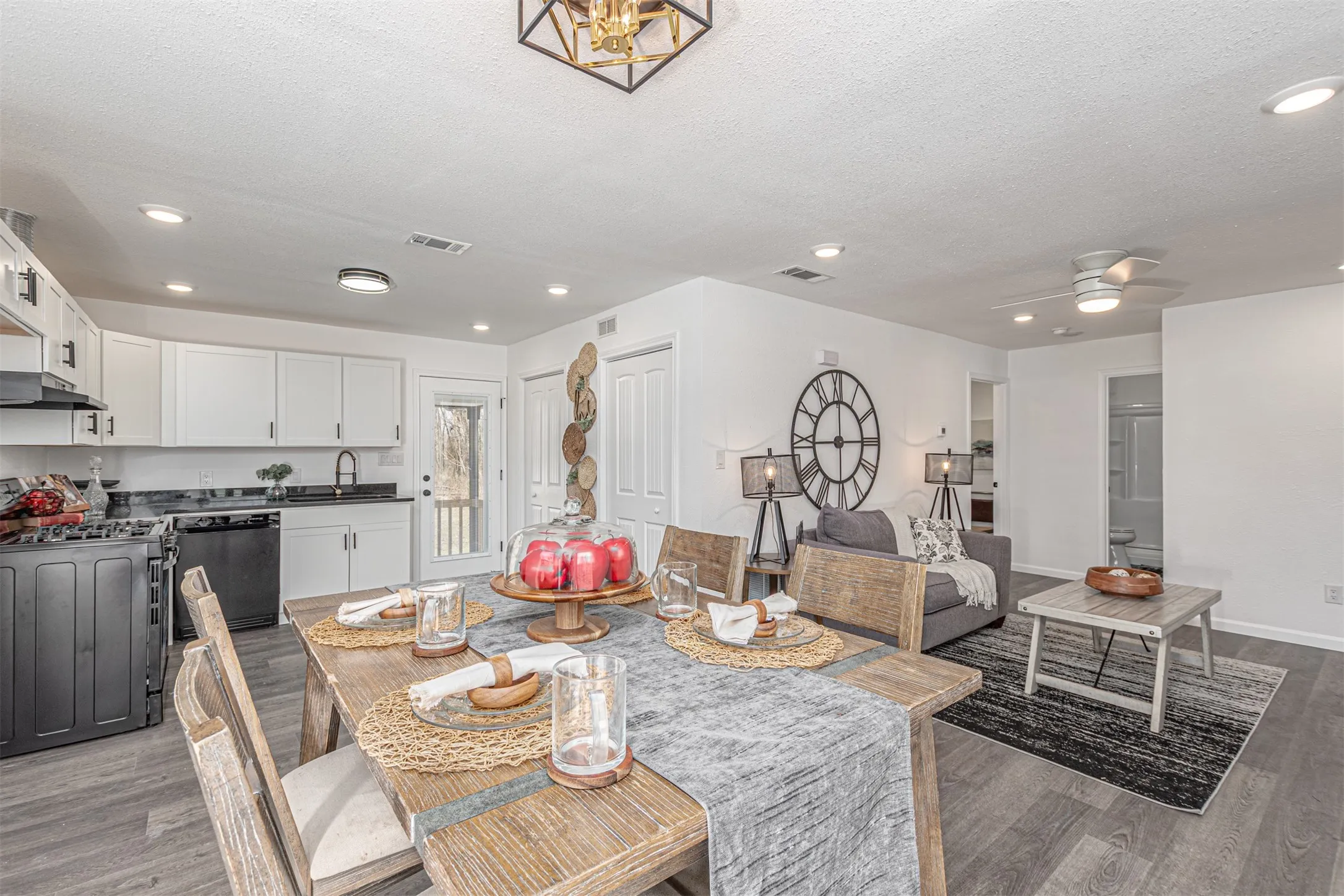 Single Family Residence For Sale in Hunt County , 1112 Marshall Street, Greenville, Texas 75401, 3 Bedroom, 2 Bathroom, Garage spaces, 1,042 Sqft, built in 1961, mls#21406374, Real Estate Agent in Greenville, Homes For Sale in Hunt county, Homes For Sale in Greenville, Realtor in Greenville Texas, Real Estate Brokerage Independent Realty Texas, Luminita Cordes Realtor