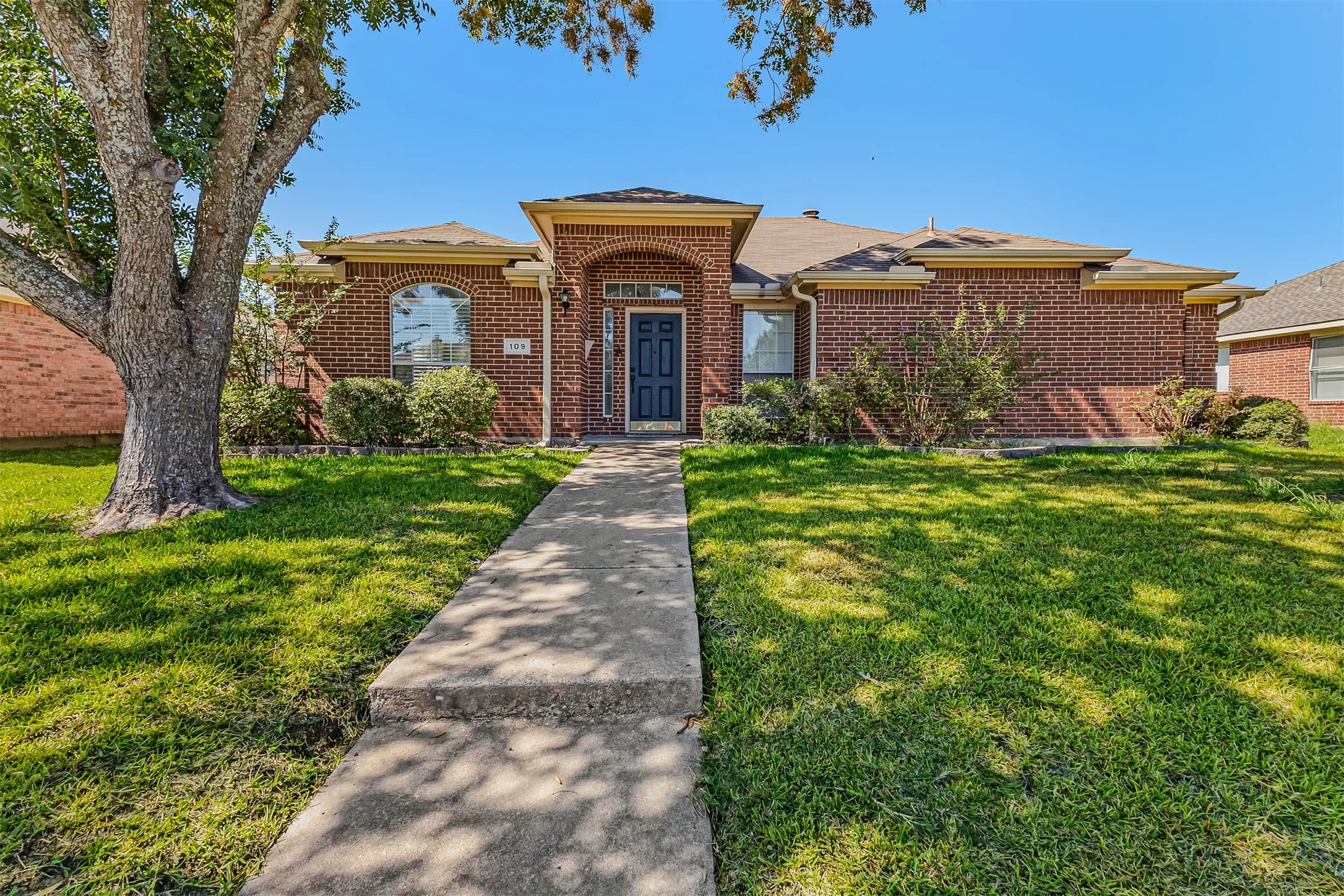 Single Family Residence For Sale in Collin County , 109 N Rolling Meadows Drive, Wylie, Texas 75098, 4 Bedroom, 2 Bathroom, 2 Garage spaces, 1,967 Sqft, built in 2000, mls#21406367, Real Estate Agent in Wylie, Homes For Sale in Collin county, Homes For Sale in Wylie, Realtor in Wylie Texas, Real Estate Brokerage Independent Realty Texas, Luminita Cordes Realtor