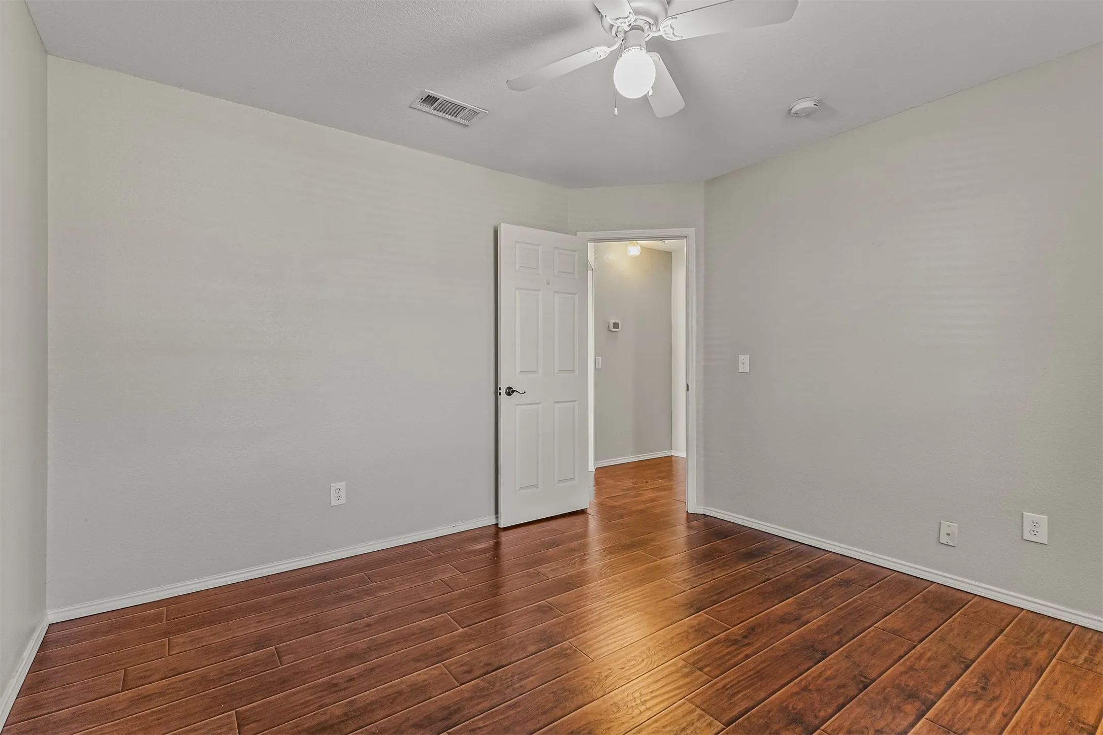 Single Family Residence For Sale in Collin County , 109 N Rolling Meadows Drive, Wylie, Texas 75098, 4 Bedroom, 2 Bathroom, 2 Garage spaces, 1,967 Sqft, built in 2000, mls#21406367, Real Estate Agent in Wylie, Homes For Sale in Collin county, Homes For Sale in Wylie, Realtor in Wylie Texas, Real Estate Brokerage Independent Realty Texas, Luminita Cordes Realtor
