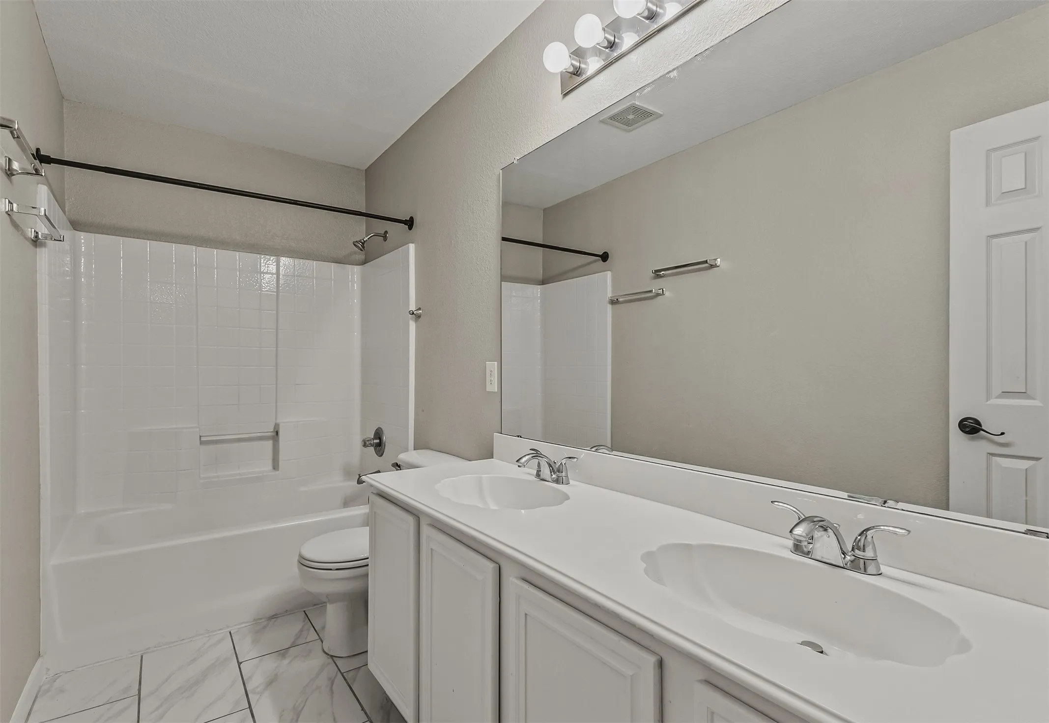 Single Family Residence For Sale in Collin County , 109 N Rolling Meadows Drive, Wylie, Texas 75098, 4 Bedroom, 2 Bathroom, 2 Garage spaces, 1,967 Sqft, built in 2000, mls#21406367, Real Estate Agent in Wylie, Homes For Sale in Collin county, Homes For Sale in Wylie, Realtor in Wylie Texas, Real Estate Brokerage Independent Realty Texas, Luminita Cordes Realtor