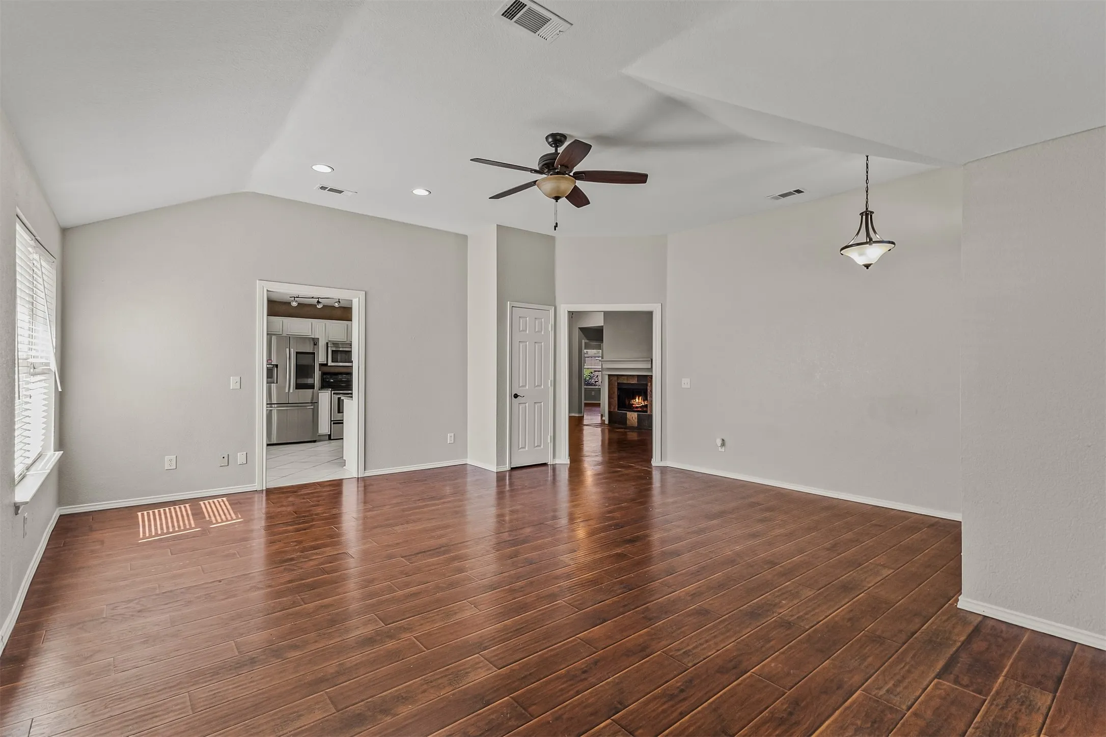 Single Family Residence For Sale in Collin County , 109 N Rolling Meadows Drive, Wylie, Texas 75098, 4 Bedroom, 2 Bathroom, 2 Garage spaces, 1,967 Sqft, built in 2000, mls#21406367, Real Estate Agent in Wylie, Homes For Sale in Collin county, Homes For Sale in Wylie, Realtor in Wylie Texas, Real Estate Brokerage Independent Realty Texas, Luminita Cordes Realtor