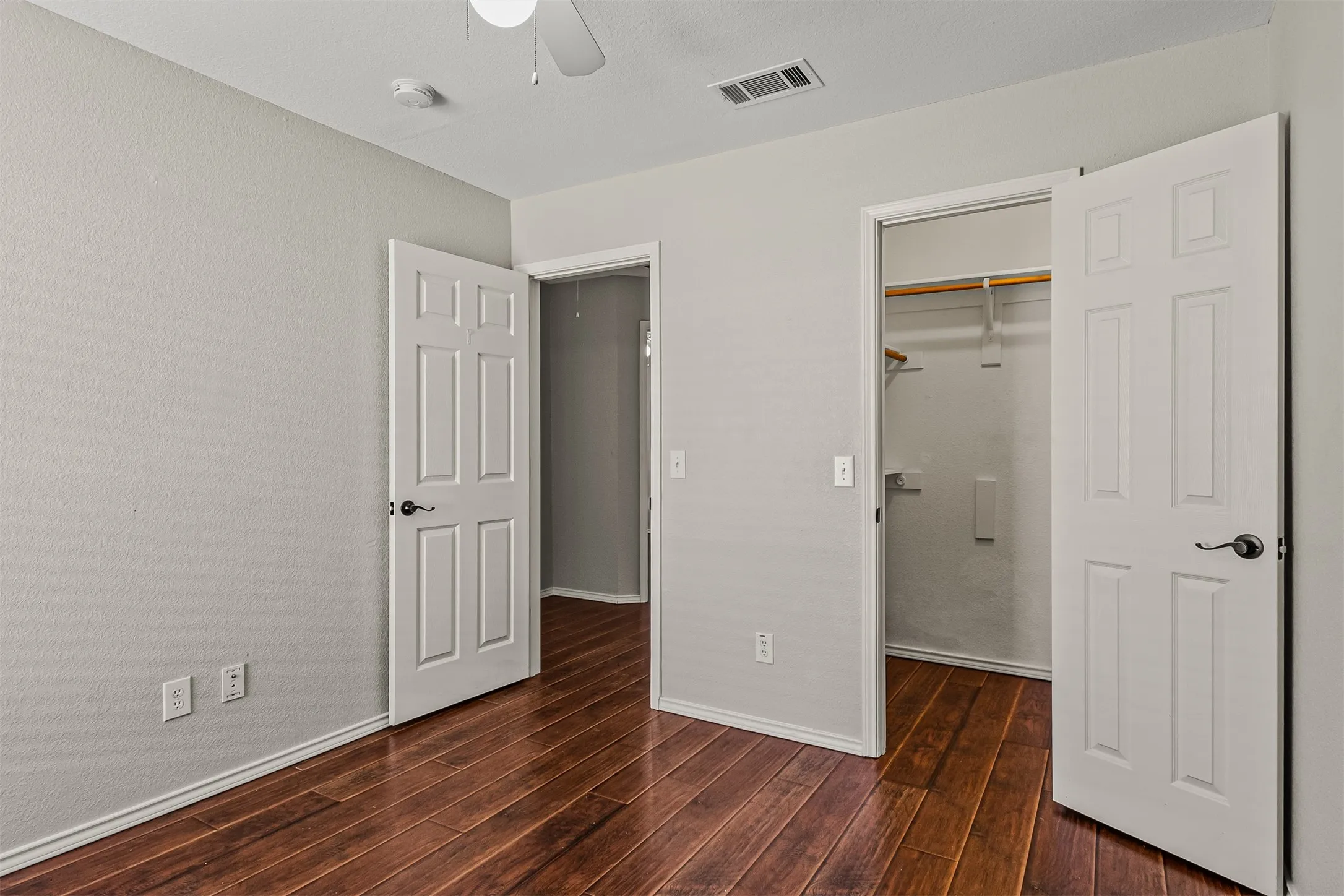 Single Family Residence For Sale in Collin County , 109 N Rolling Meadows Drive, Wylie, Texas 75098, 4 Bedroom, 2 Bathroom, 2 Garage spaces, 1,967 Sqft, built in 2000, mls#21406367, Real Estate Agent in Wylie, Homes For Sale in Collin county, Homes For Sale in Wylie, Realtor in Wylie Texas, Real Estate Brokerage Independent Realty Texas, Luminita Cordes Realtor