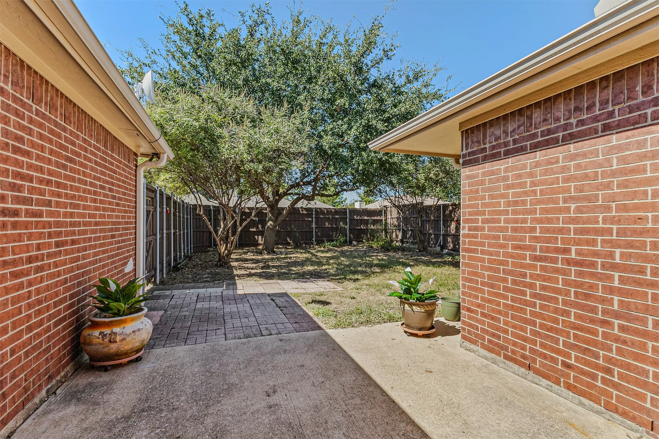 Single Family Residence For Sale in Collin County , 109 N Rolling Meadows Drive, Wylie, Texas 75098, 4 Bedroom, 2 Bathroom, 2 Garage spaces, 1,967 Sqft, built in 2000, mls#21406367, Real Estate Agent in Wylie, Homes For Sale in Collin county, Homes For Sale in Wylie, Realtor in Wylie Texas, Real Estate Brokerage Independent Realty Texas, Luminita Cordes Realtor