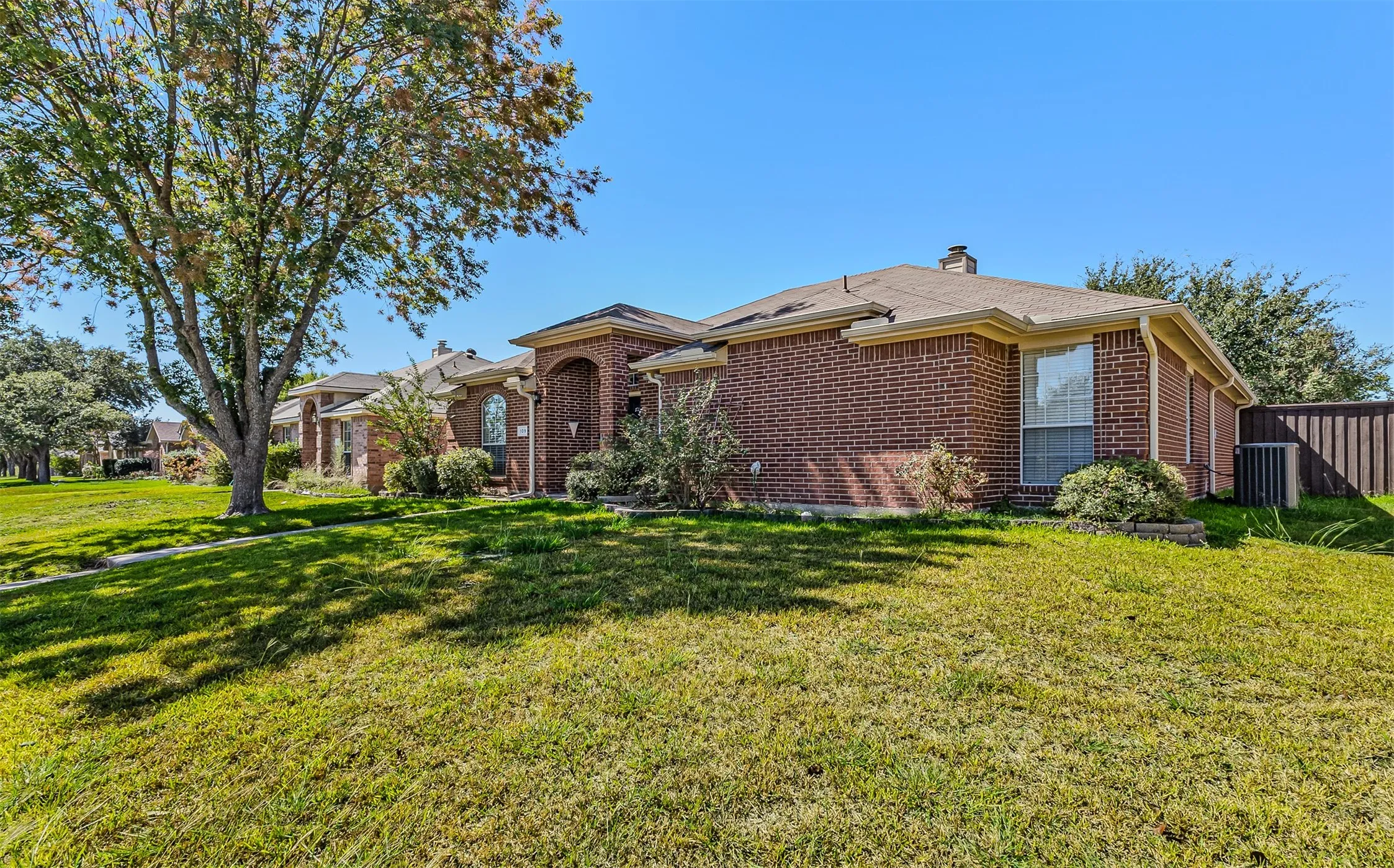 Single Family Residence For Sale in Collin County , 109 N Rolling Meadows Drive, Wylie, Texas 75098, 4 Bedroom, 2 Bathroom, 2 Garage spaces, 1,967 Sqft, built in 2000, mls#21406367, Real Estate Agent in Wylie, Homes For Sale in Collin county, Homes For Sale in Wylie, Realtor in Wylie Texas, Real Estate Brokerage Independent Realty Texas, Luminita Cordes Realtor