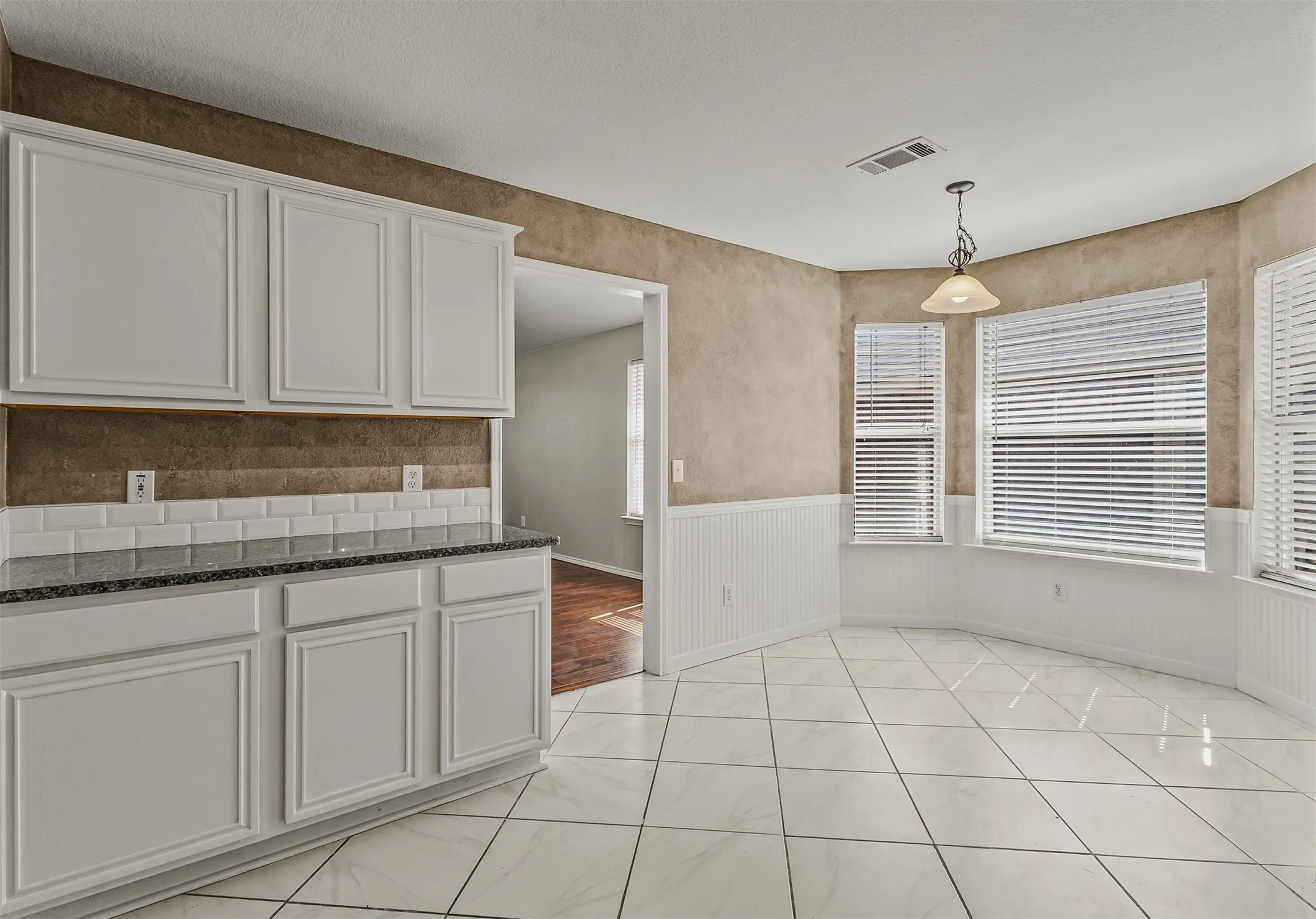 Single Family Residence For Sale in Collin County , 109 N Rolling Meadows Drive, Wylie, Texas 75098, 4 Bedroom, 2 Bathroom, 2 Garage spaces, 1,967 Sqft, built in 2000, mls#21406367, Real Estate Agent in Wylie, Homes For Sale in Collin county, Homes For Sale in Wylie, Realtor in Wylie Texas, Real Estate Brokerage Independent Realty Texas, Luminita Cordes Realtor